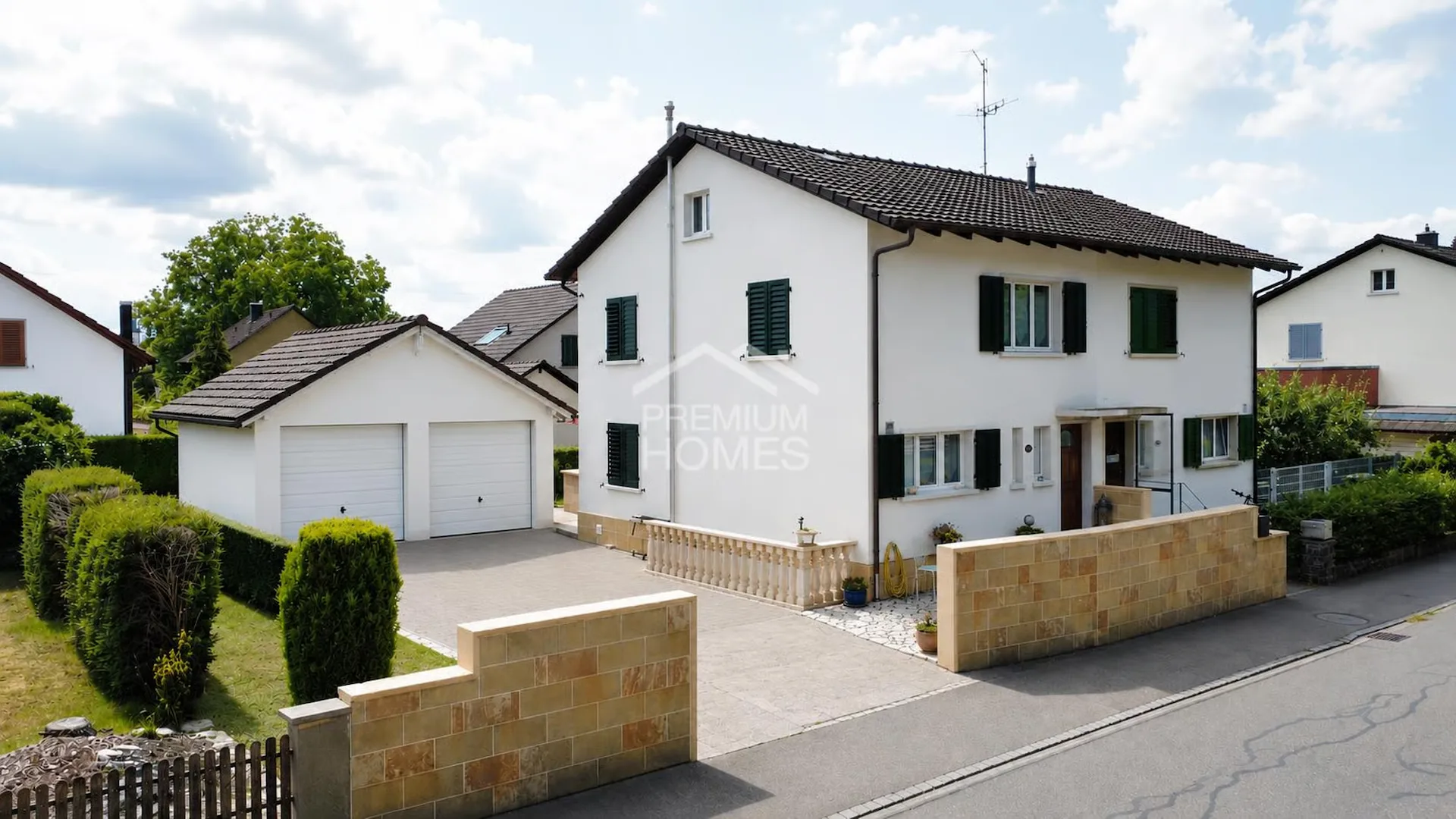Doppeleinfamilienhaus mit Garten & Doppelgarage