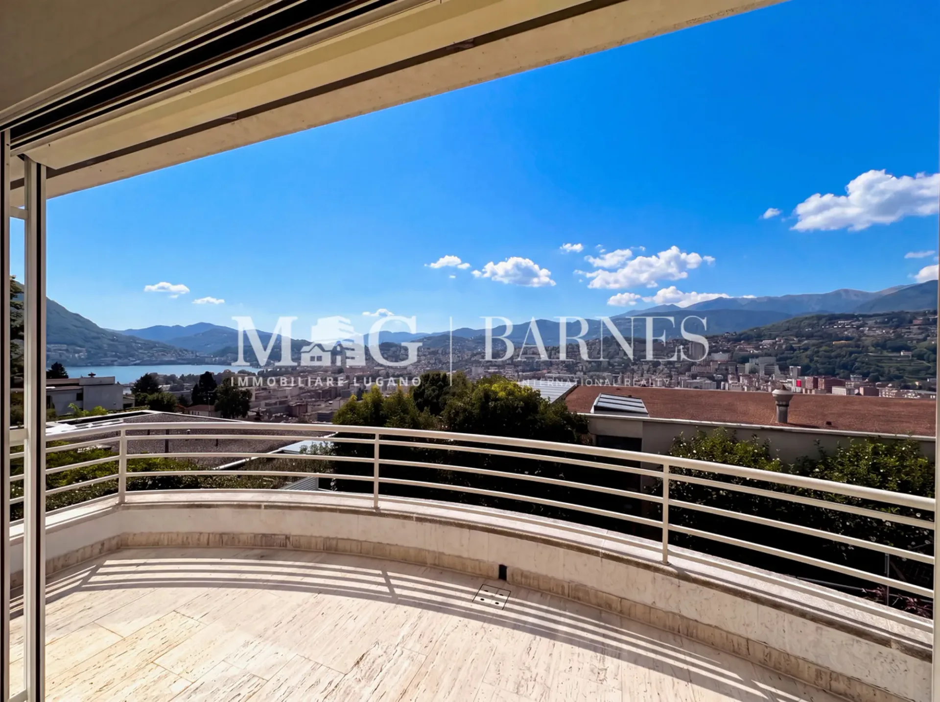 Lugano, Albonago | Esclusiva Villa con Giardino e Vista Panoramica