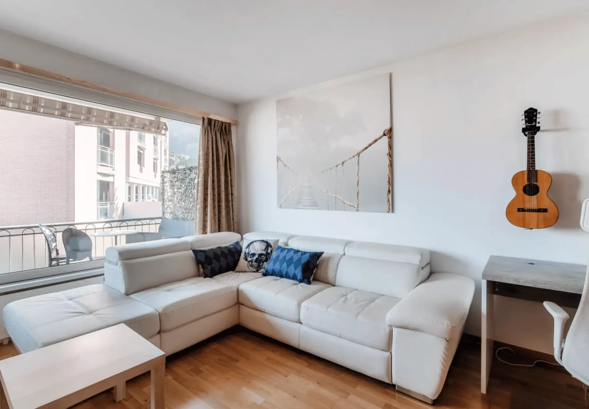 Monolocale arredato con balcone e vista lago – Paradiso