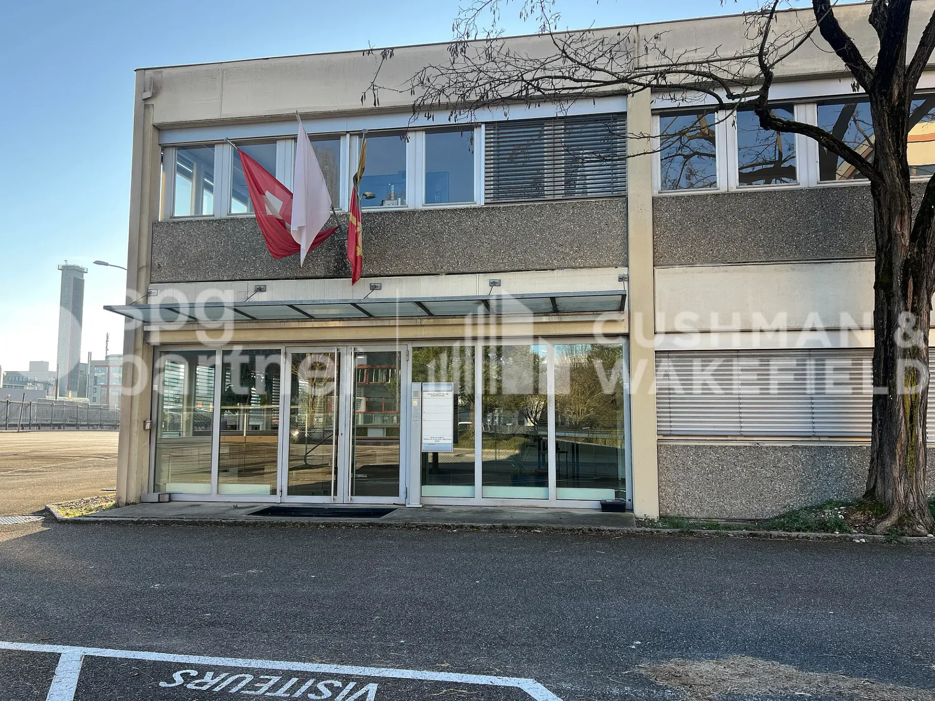 Lignon ? Fläche von 312 m² im Erdgeschoss für handwerkliche Tätigkeit oder Showroom