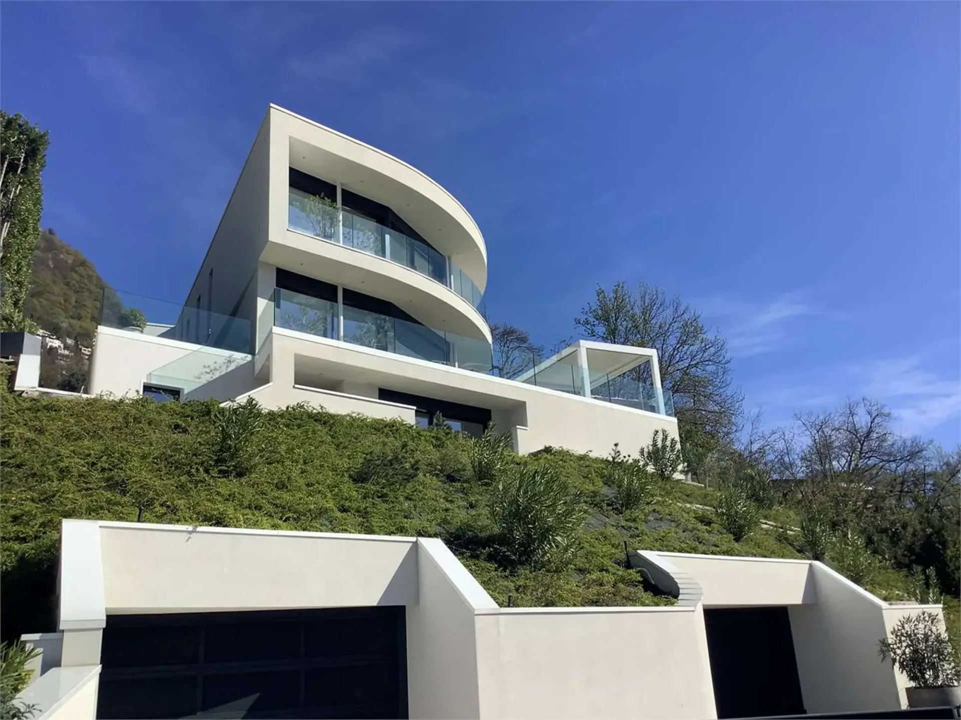 Lugano Albonago, moderne Villa mit Pool und Seeblick