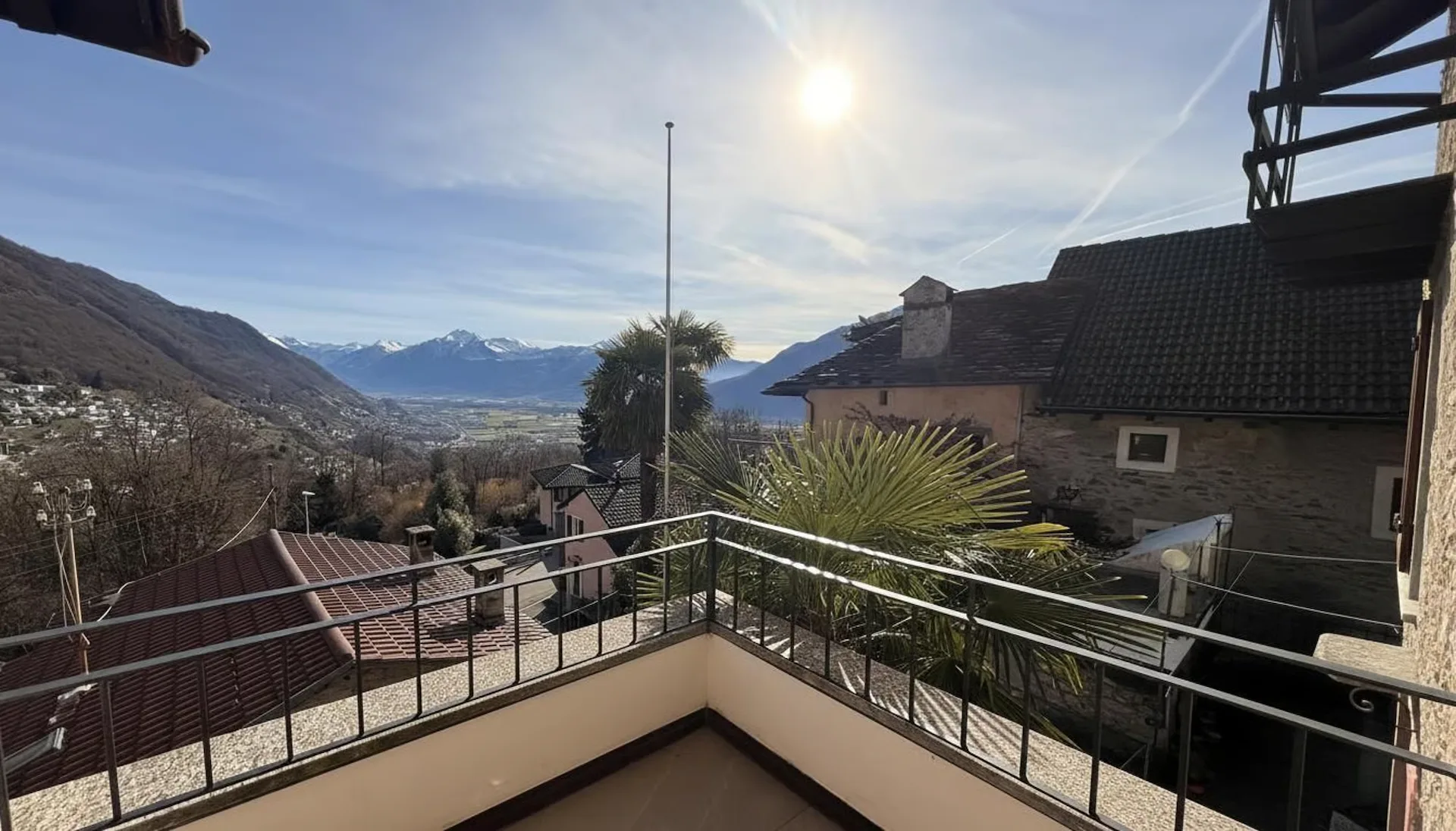 Renoviertes Reihenhaus mit 3,5 Zimmern, Kamin, Balkon und privater Terrasse