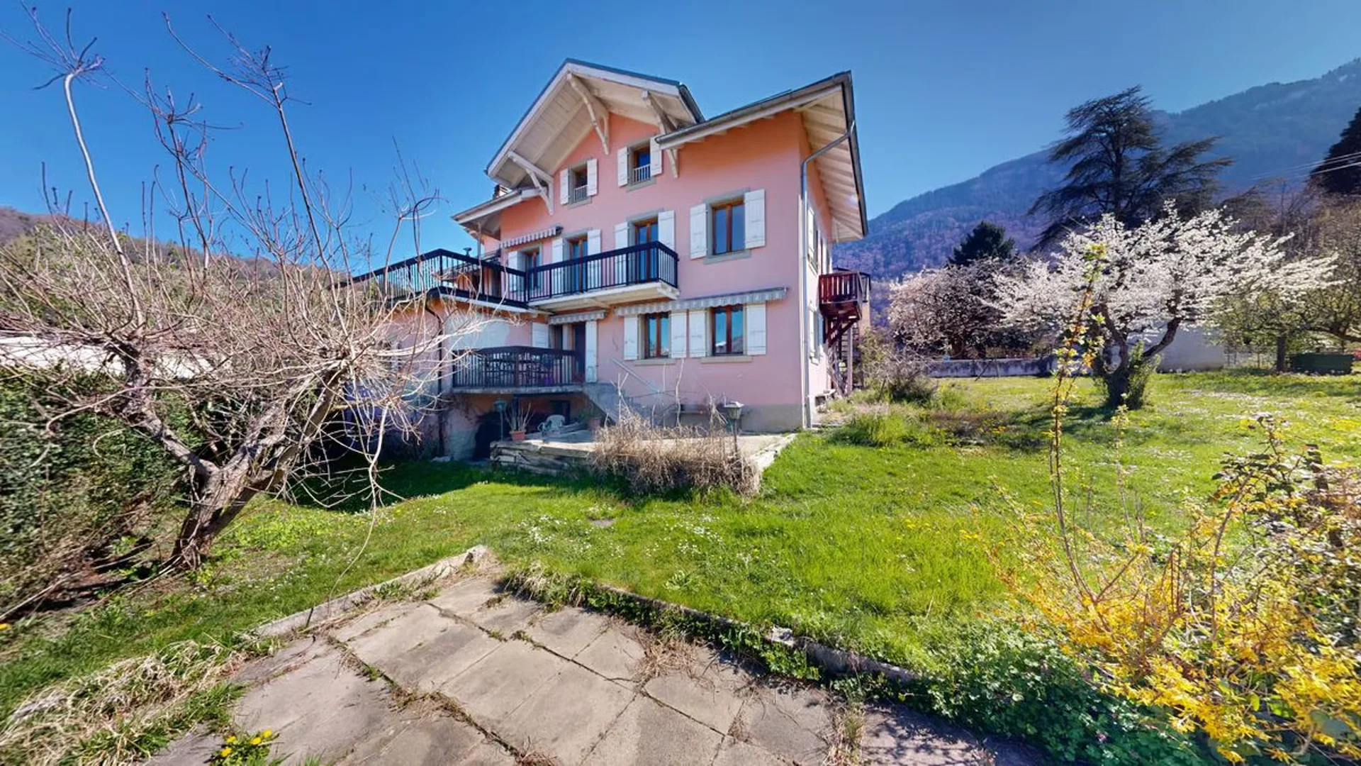 Mehrfamilienhaus mit 2 Wohnungen zu verkaufen