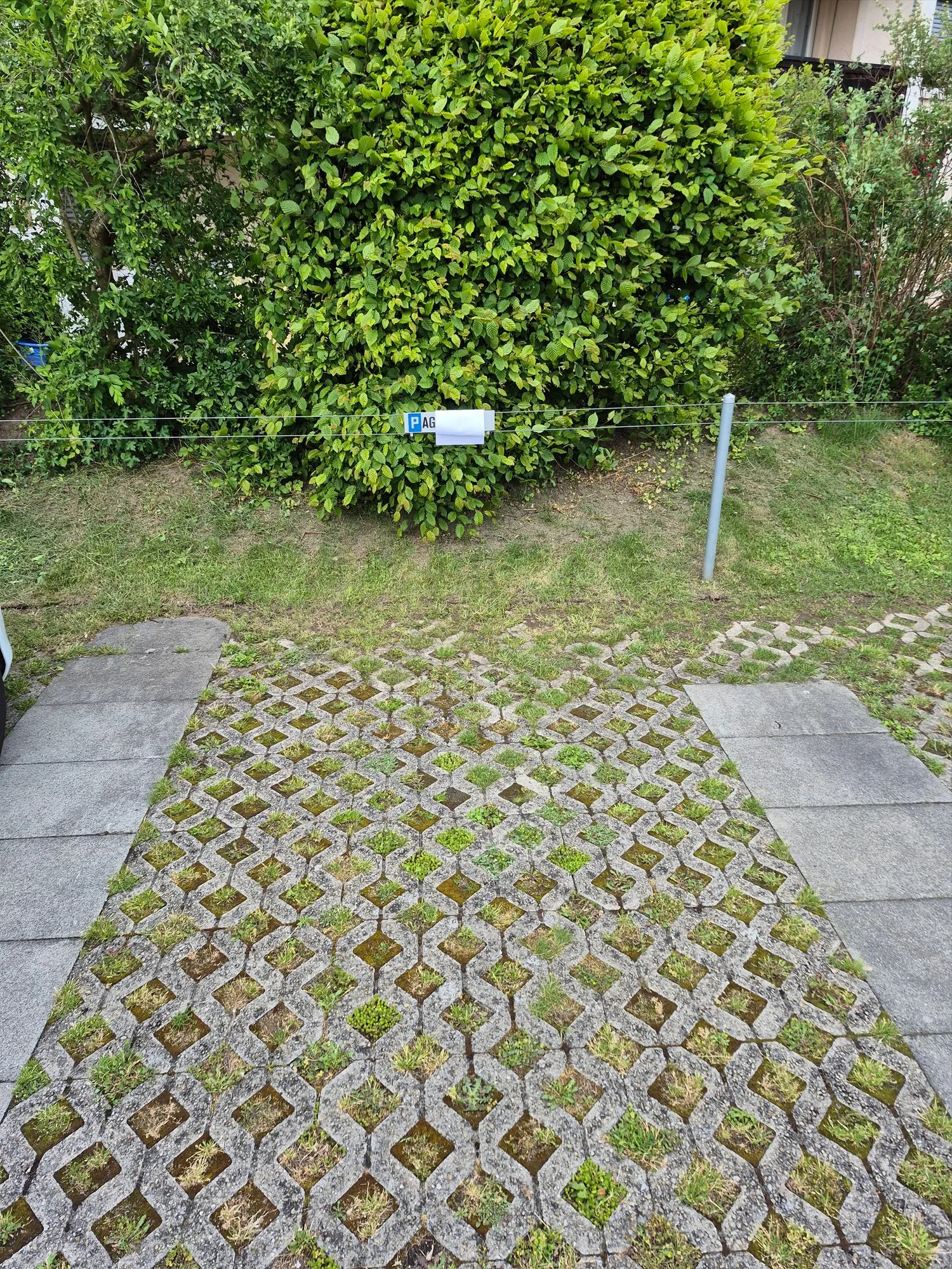 Top gelegener Aussenparkplatz für Sie!