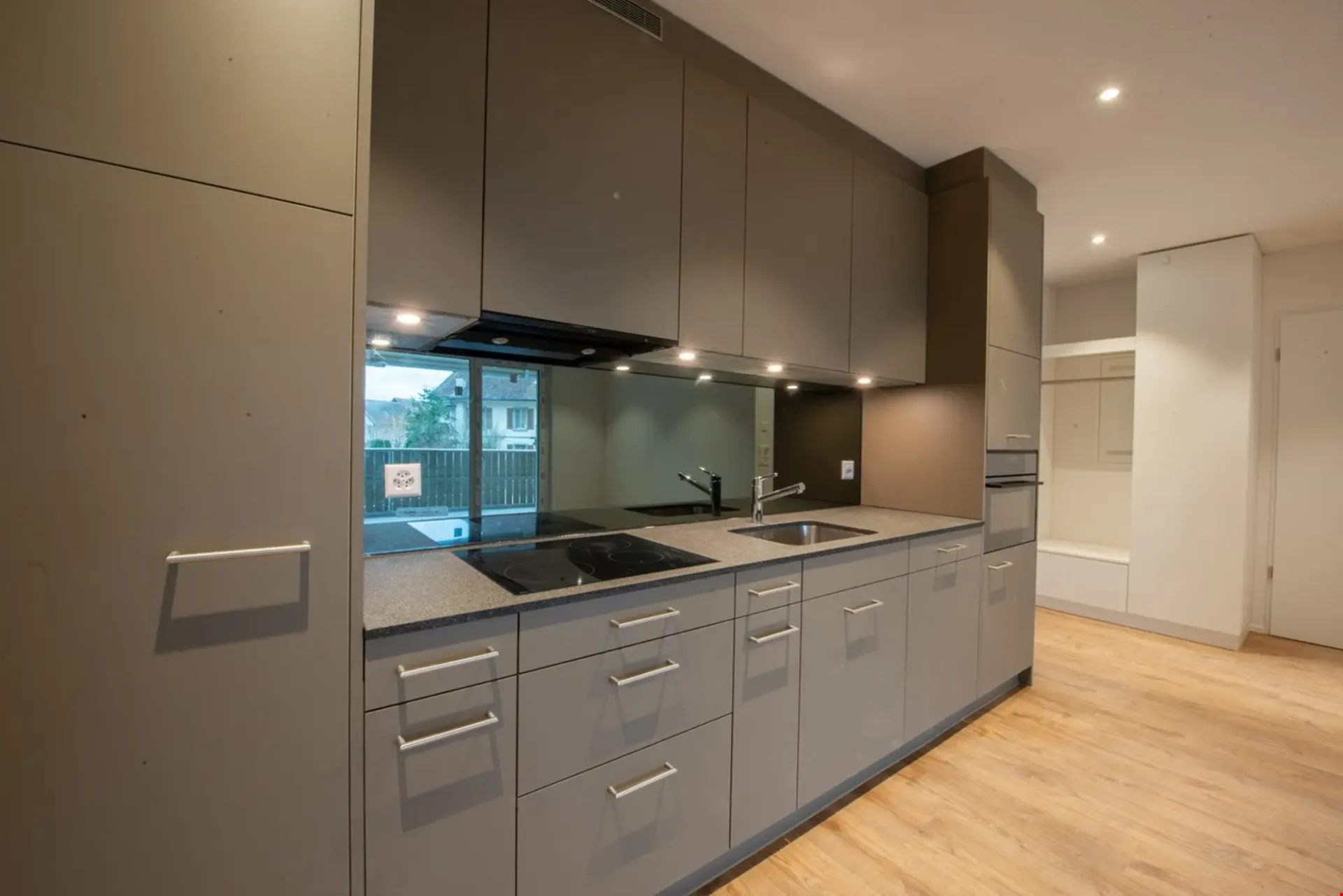 Living with Service | 2.5-room apartment with large, covered terrace