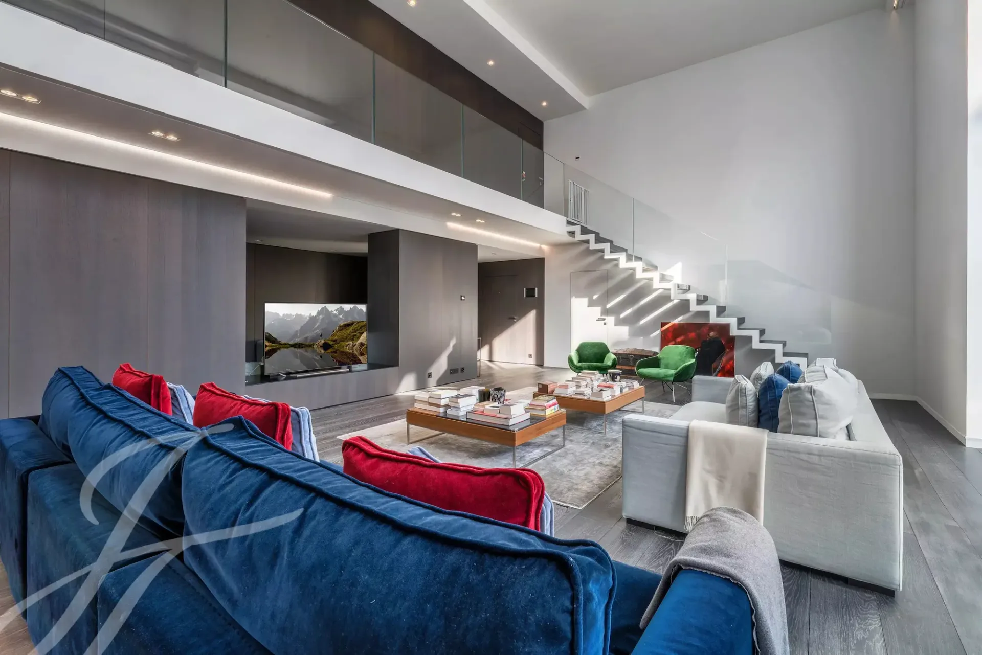 Elegant duplex near the lake