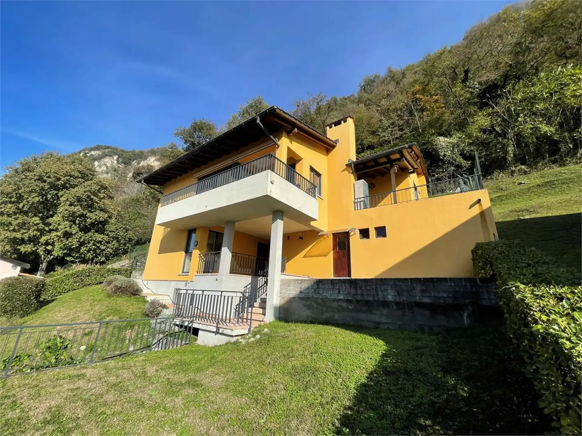 Exklusives Landhaus - 8 Räume, Panoramablick und großer Garten