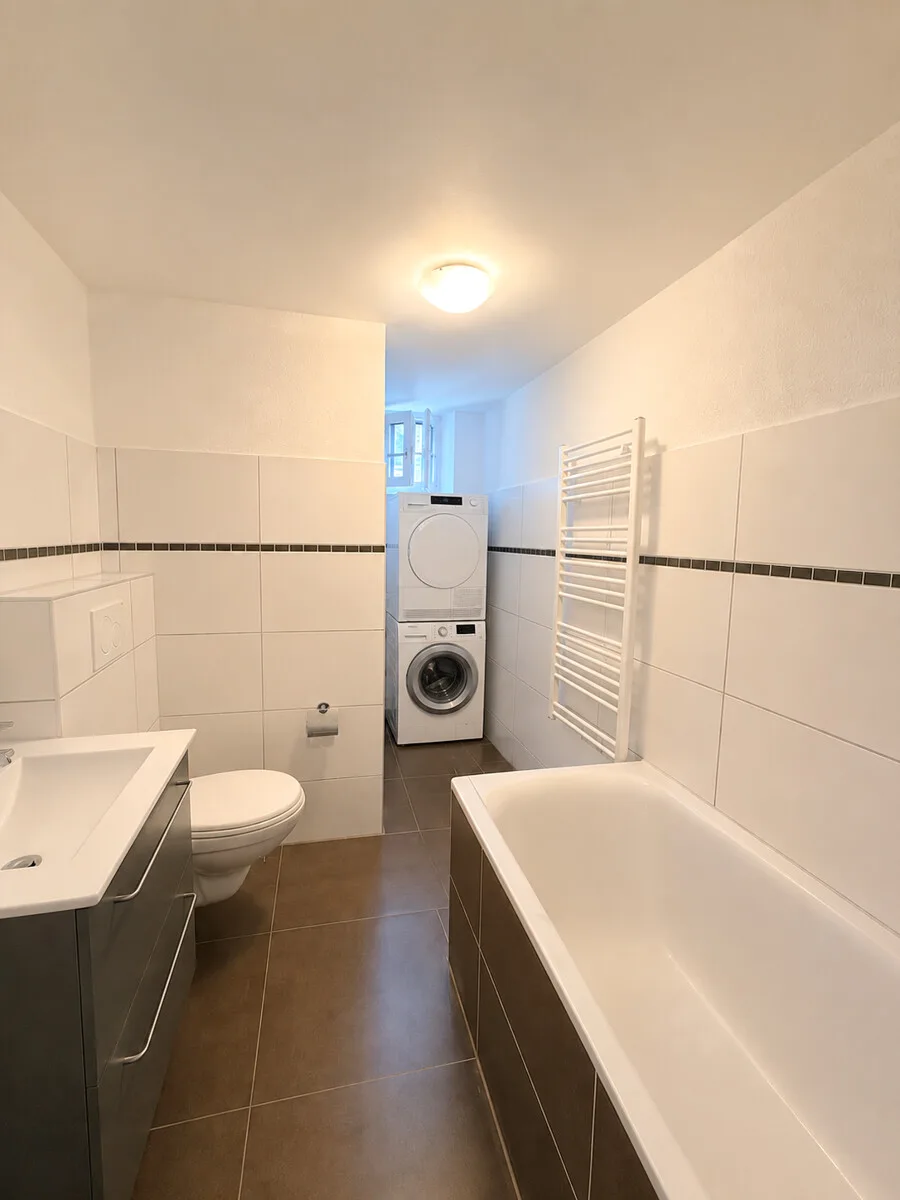 Zentrale 3.5-Zimmer-Wohnung im Hochparterre mit grossem Balkon und eig
