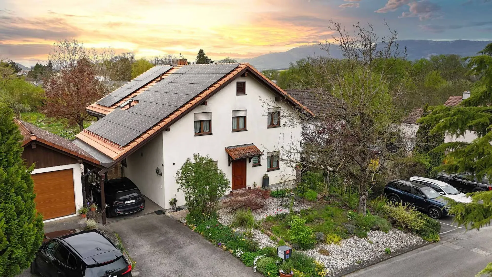 Villa familiale rénovée, studio indépendant et jardin de 1'260 m²