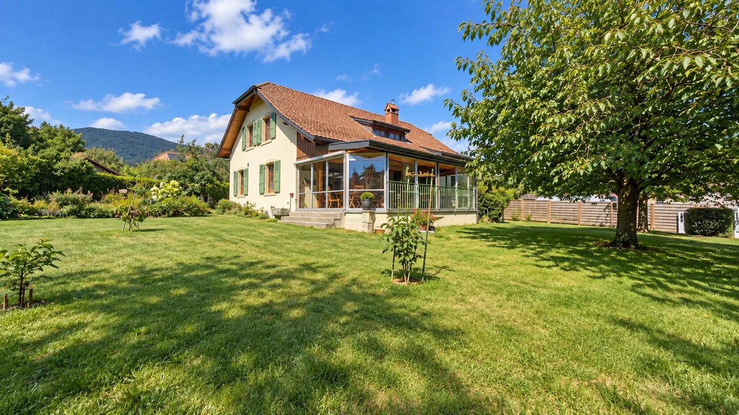 Elegantes Einzelobjekt von 325m² im Herzen eines 1300m² großen Grundstücks