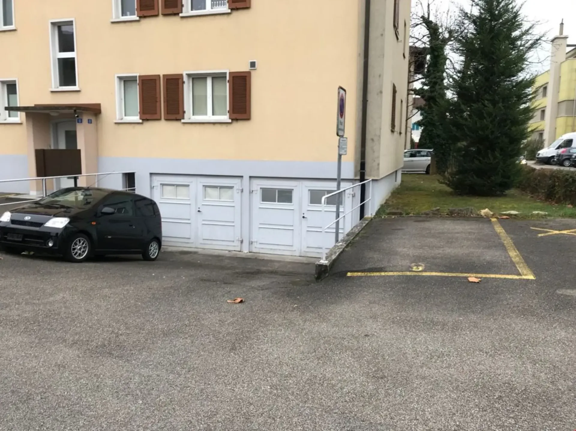 Einzelgarage nähe Tramhaltestelle Landhof in Reinach - zu vermieten!