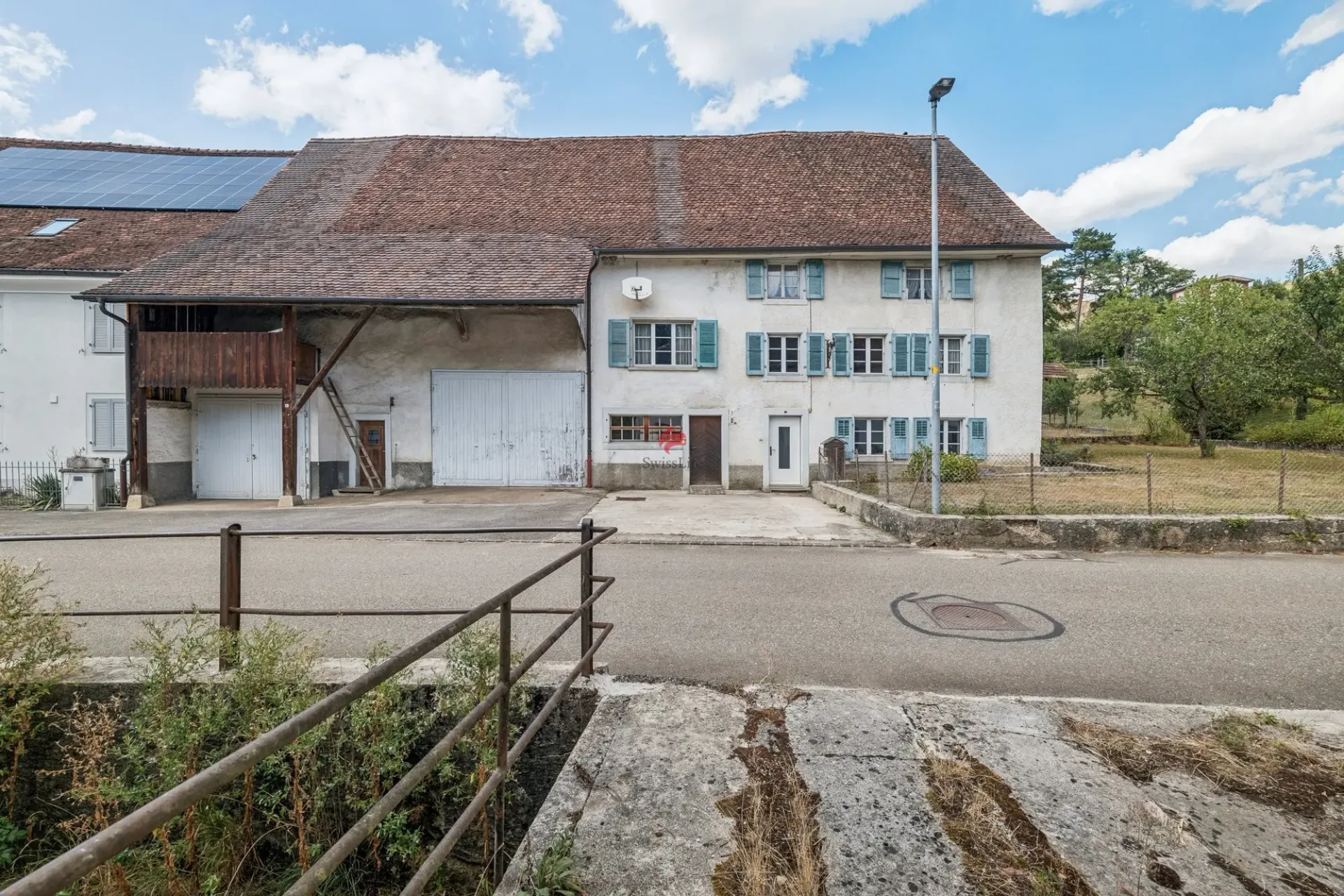 Alte Charakter-Ferme mit Potential im Zentrum des Dorfes