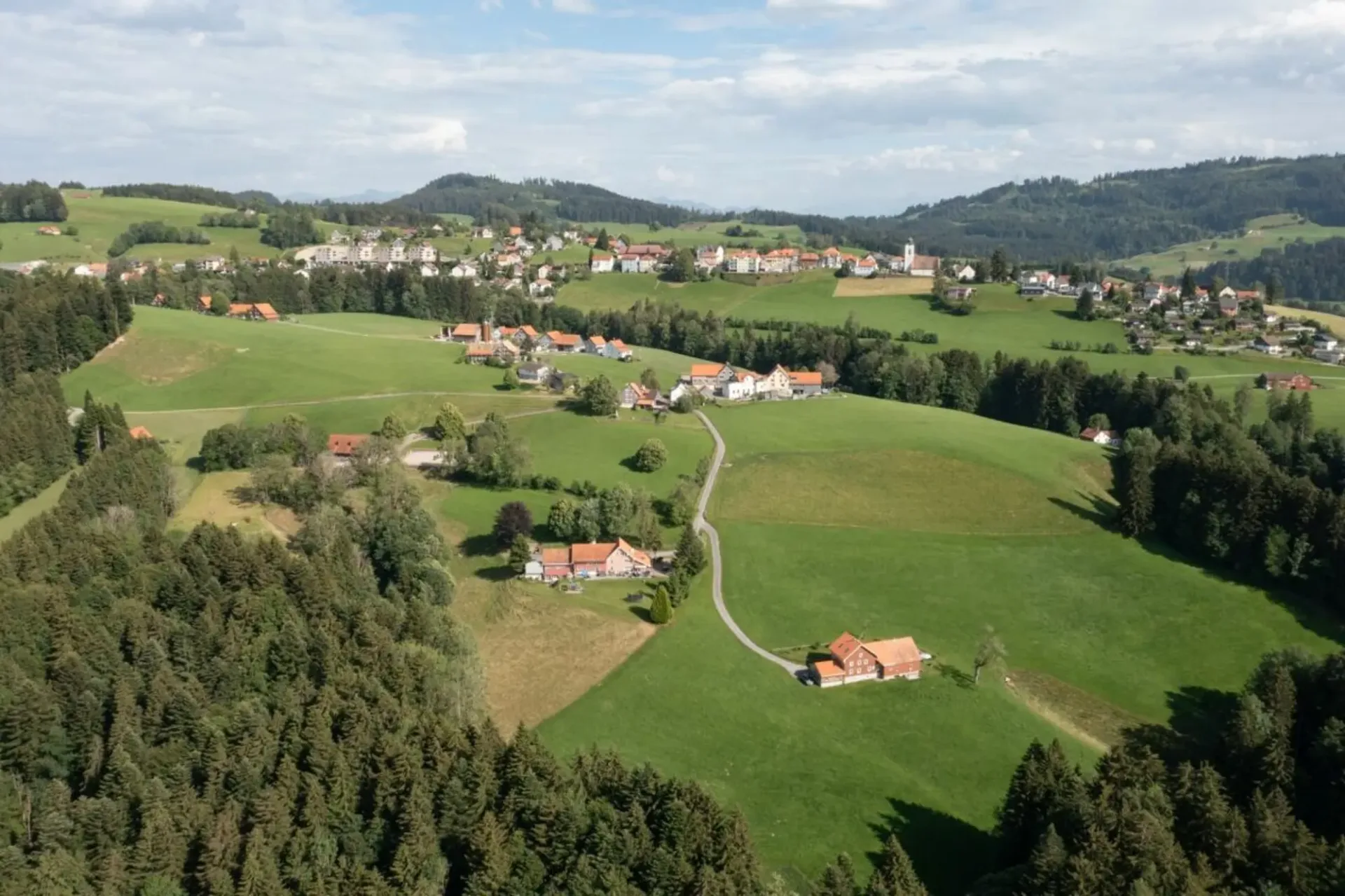Sehr grosszügiges, renoviertes Appenzellerhaus mit absoluter Privatsphäre