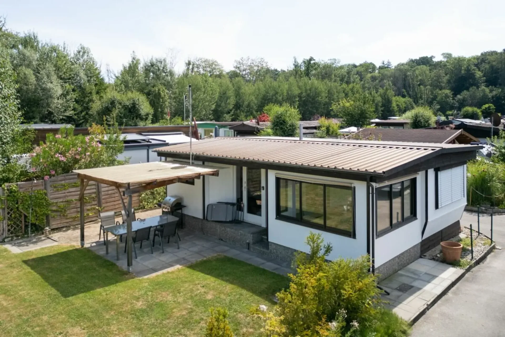 Schönes 3.5-Zimmer-Bungalow an ruhiger Lage im Caravaning Gletterens