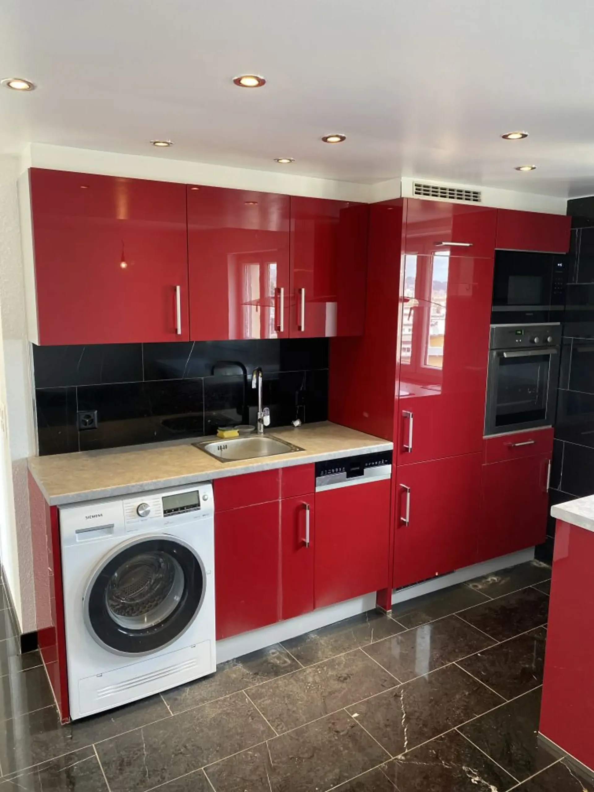 Moderne 4.5-Zimmer-Wohnung mit Balkon und Panoramablick – La Chaux-de-Fonds