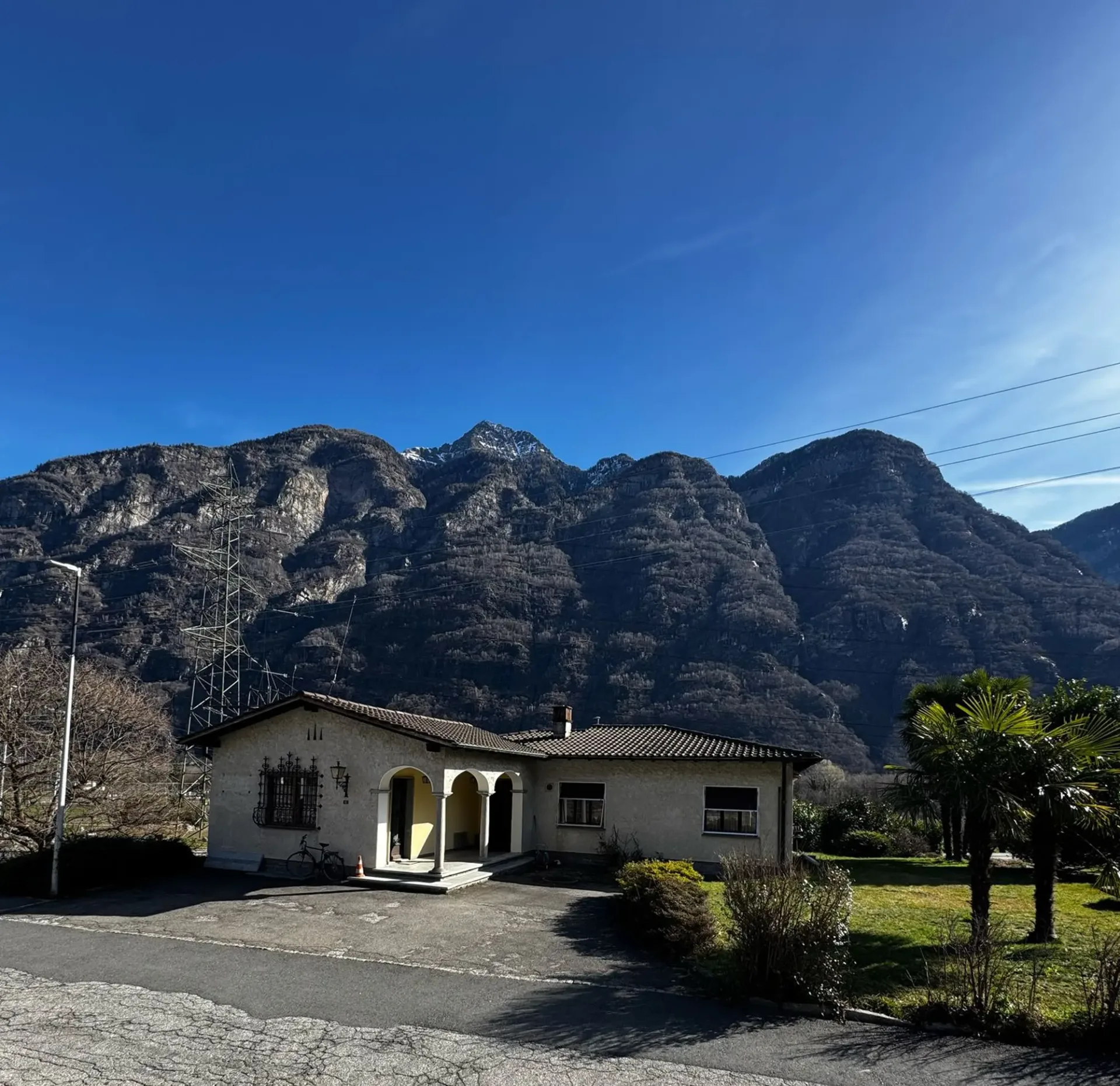 Haus zum Verkauf in der Gemeinde Iragna mit etwa 1570 m² Garten