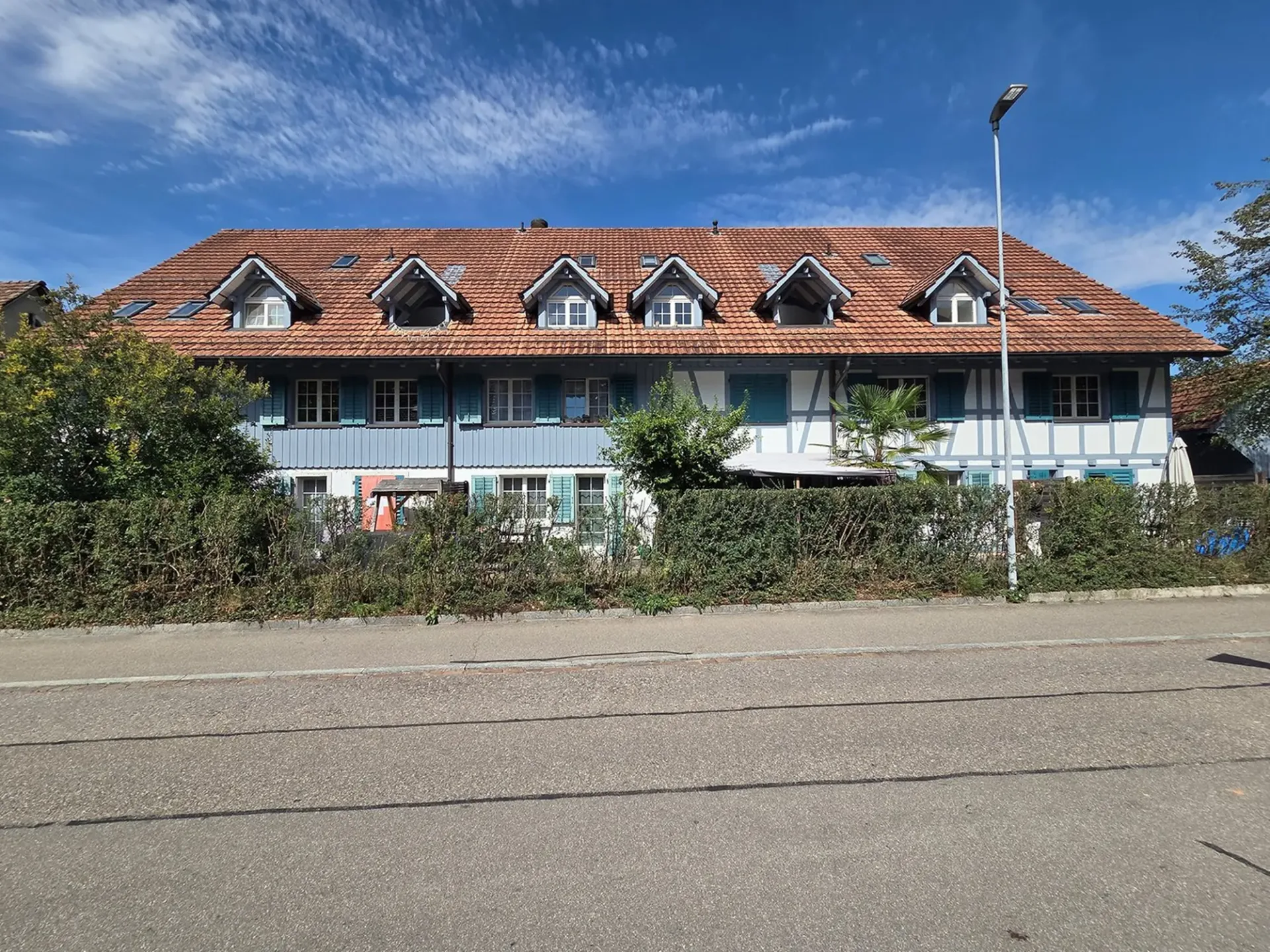 3.5-Zimmer-Maisonettewohnung im Dorfzentrum mit zwei Autoeinstellplätzen