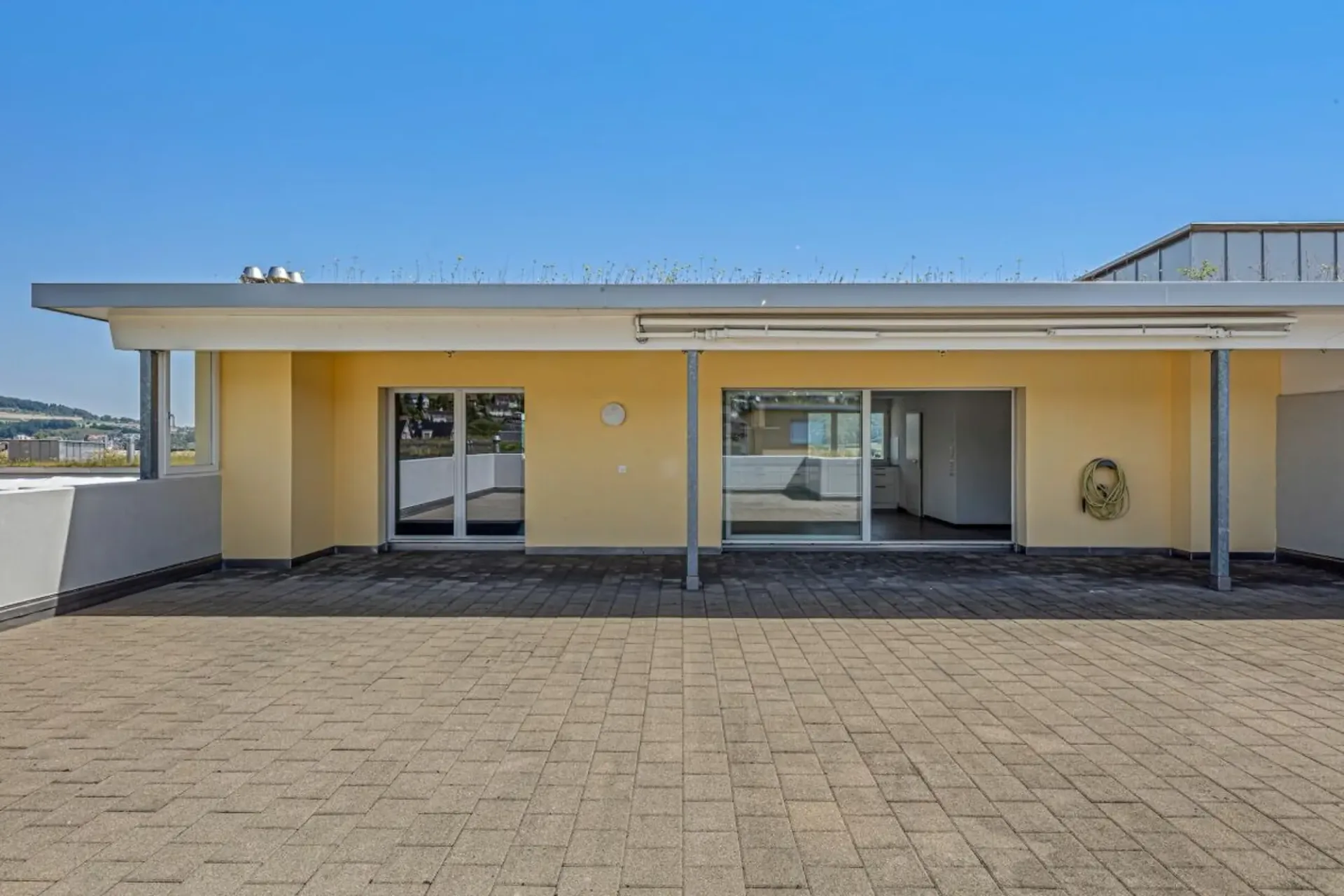 HELLE, RUHIGE ATTIKA MIT AUSSICHT UND PRIVATSPHÄRE