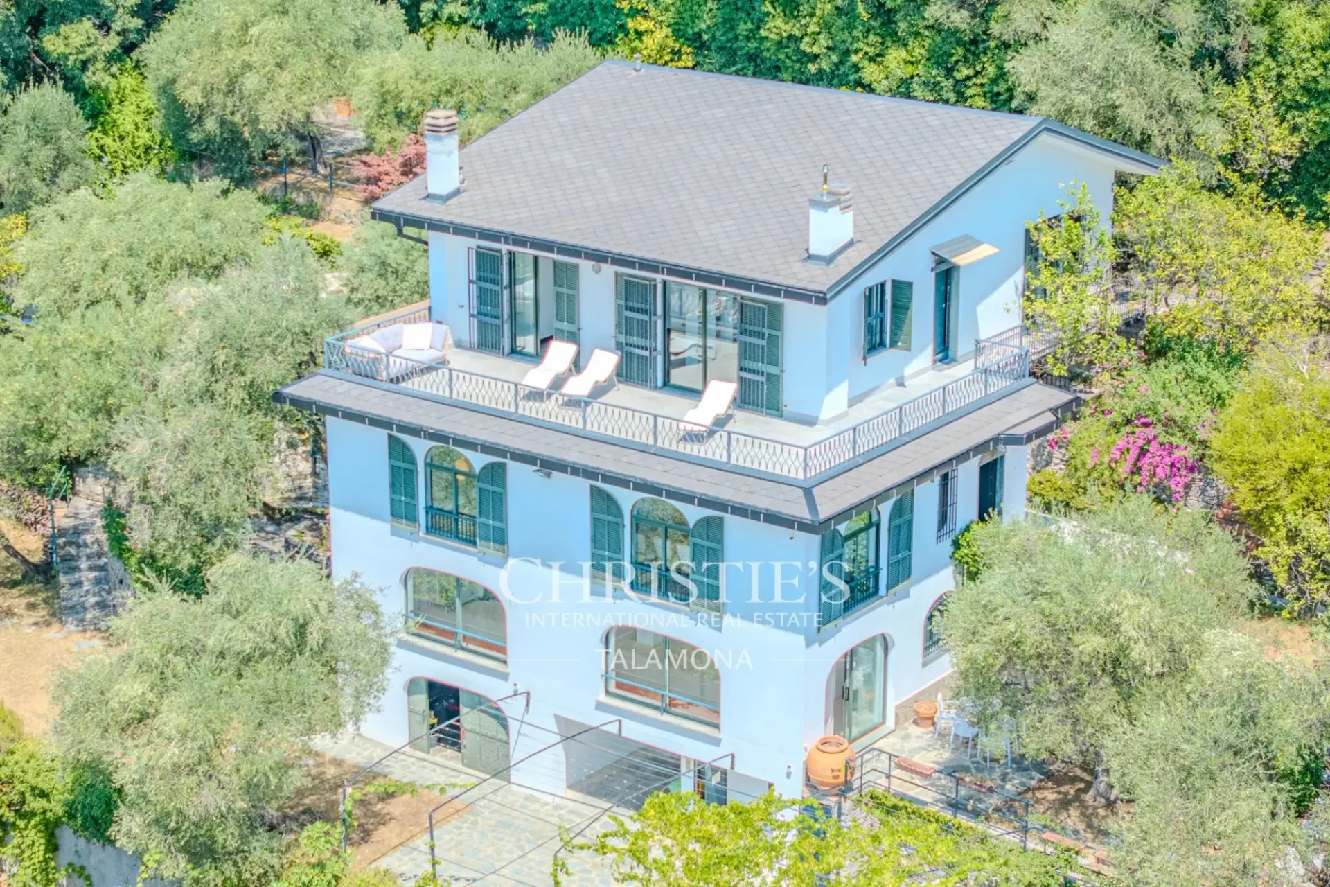 Exklusives Villenhaus in Rapallo mit Pool und Meerblick