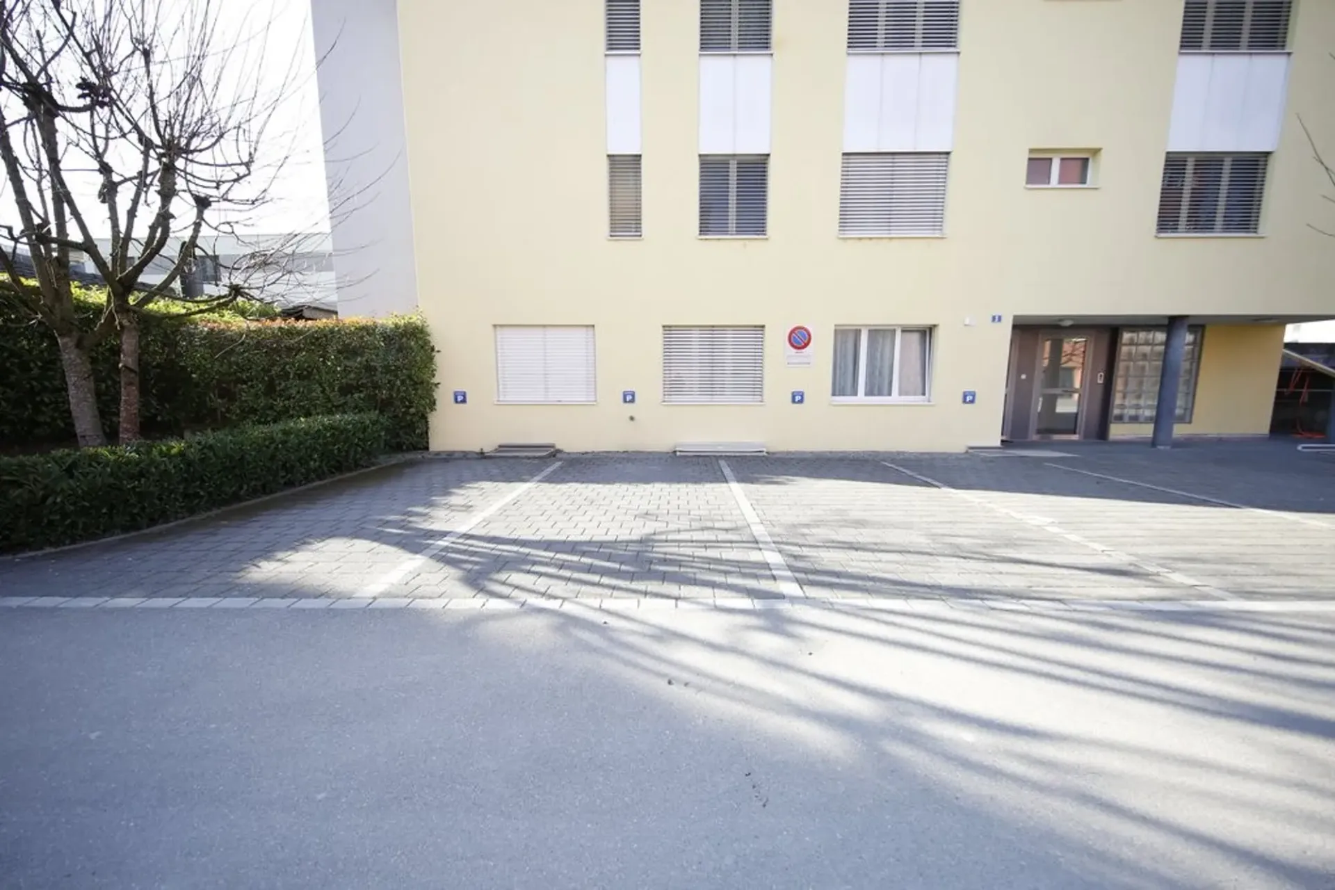 EINSTELLPLATZ ZU VERMIETEN IN DIETLIKON