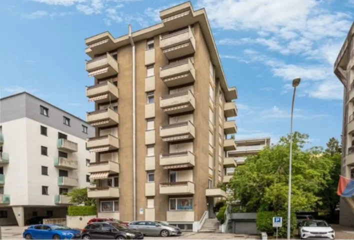 Wohnung mit 4.5 Zimmern und zwei kleinen Balkonen, nur wenige Schritte vom Zentrum von Lugano entfernt.