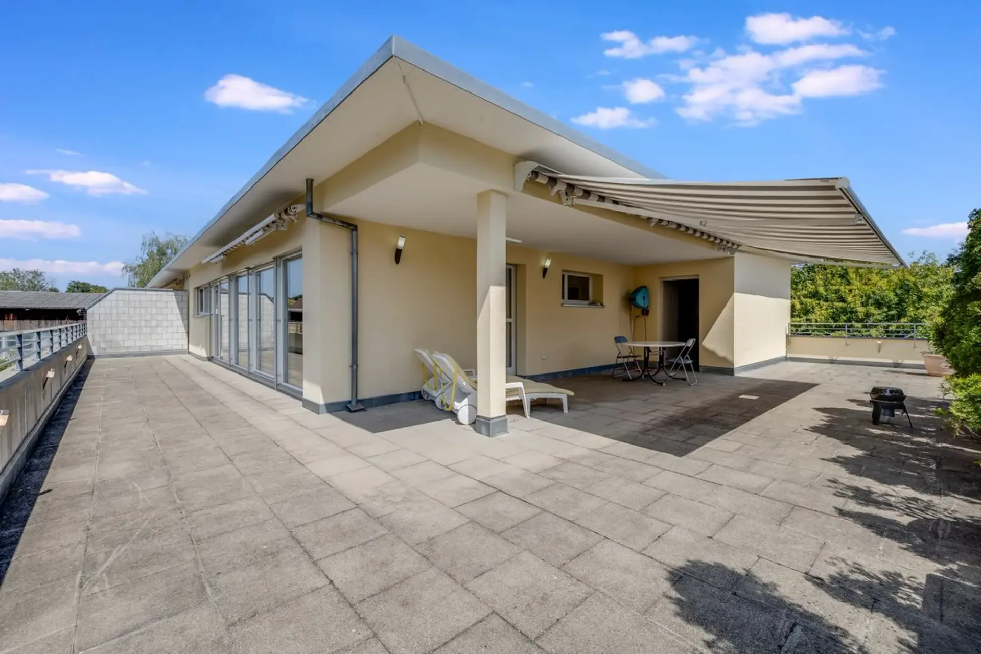 Appartamento in attico luminoso con vista e grande terrazza