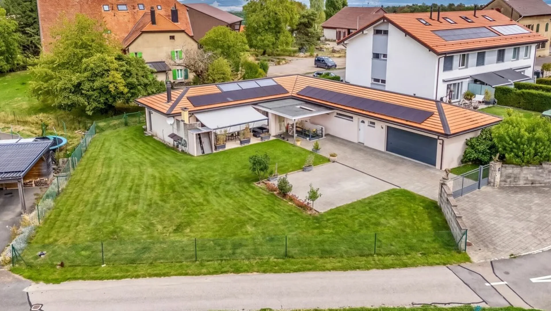 Villa d'architecte de plain-pied avec belle vue dégagée
