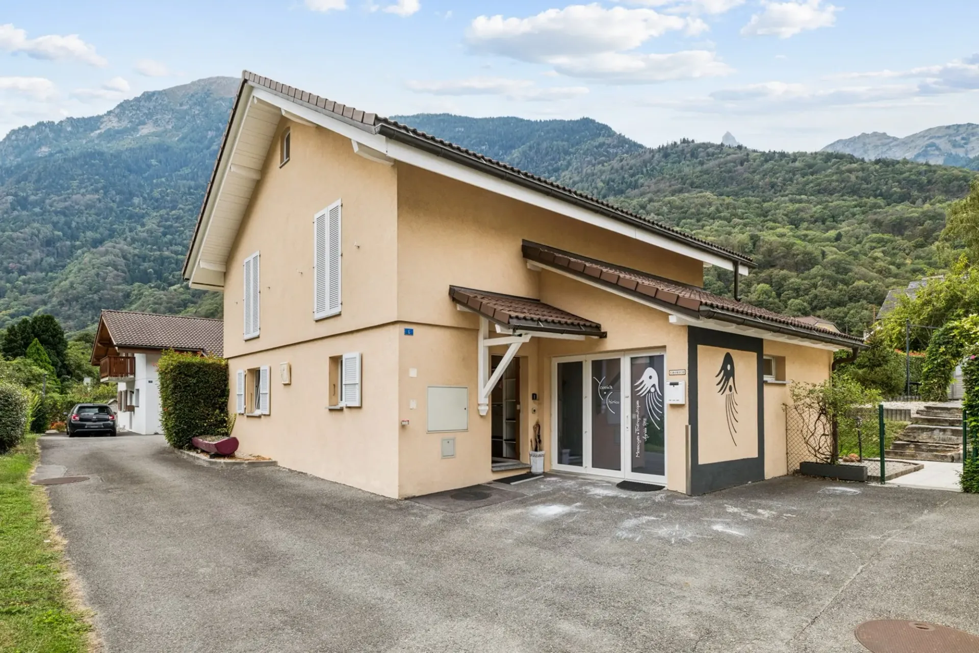 Beautiful 5.5-room single-family house offering lovely volumes