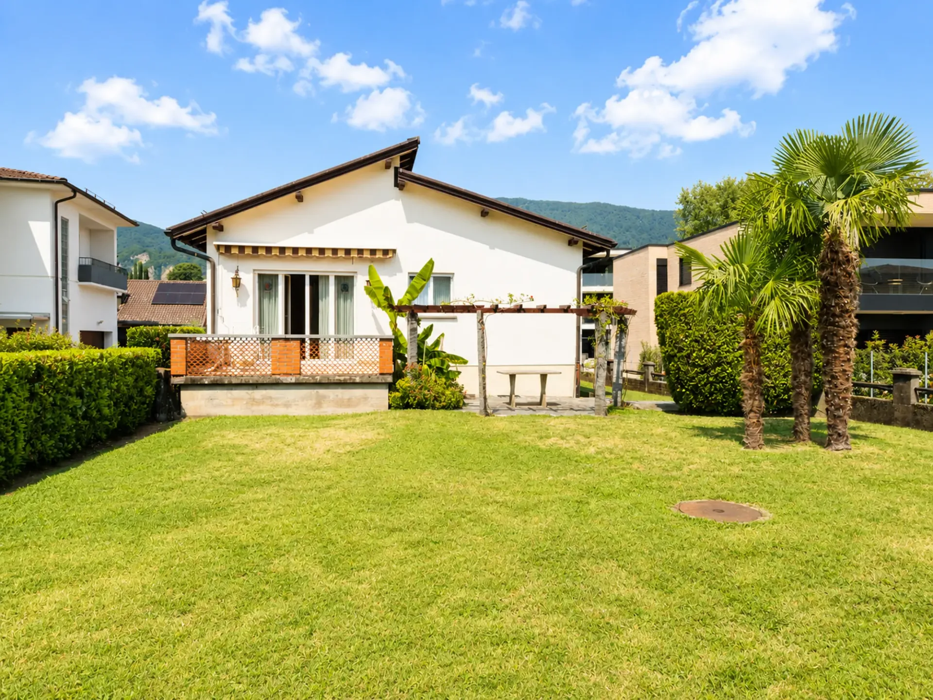 Große Villa mit 8 Zimmern und privatem Garten in Coldrerio