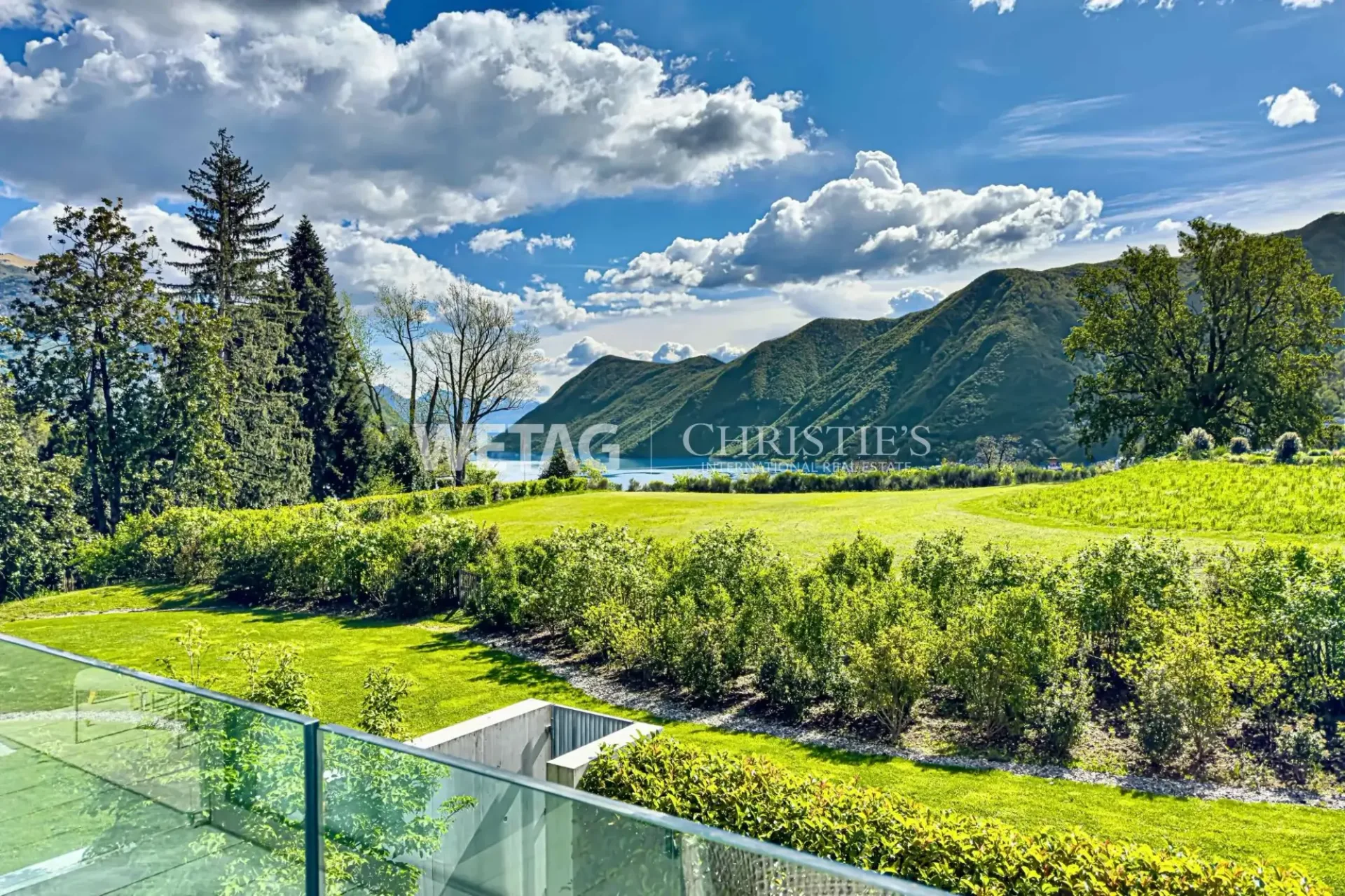 Collina d'Oro-Gentilino: elegante Terrassenvilla mit privatem Garten zu verkaufen