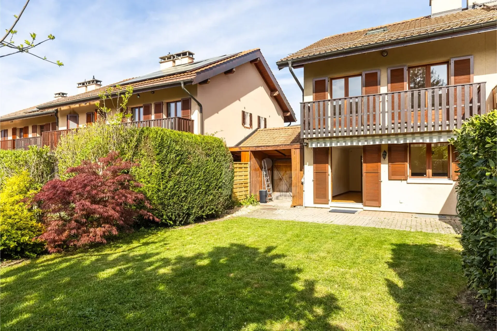 Charming semi-detached house with independent studio