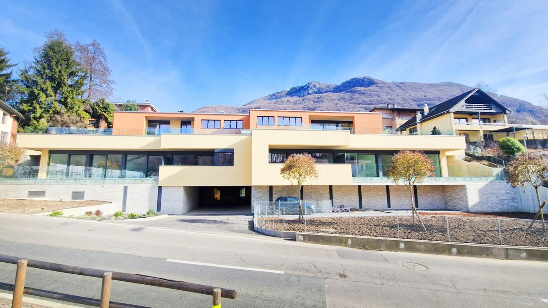 Elegante nouvel appartement 2,5 pièces de haut standing avec jardin privé.