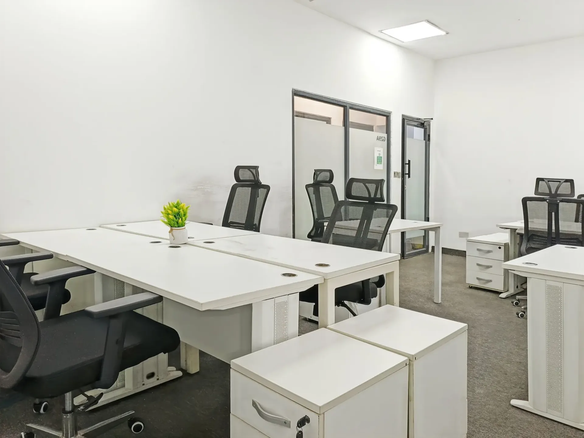 Privater Büroraum für 50 in Regus Stücki Village