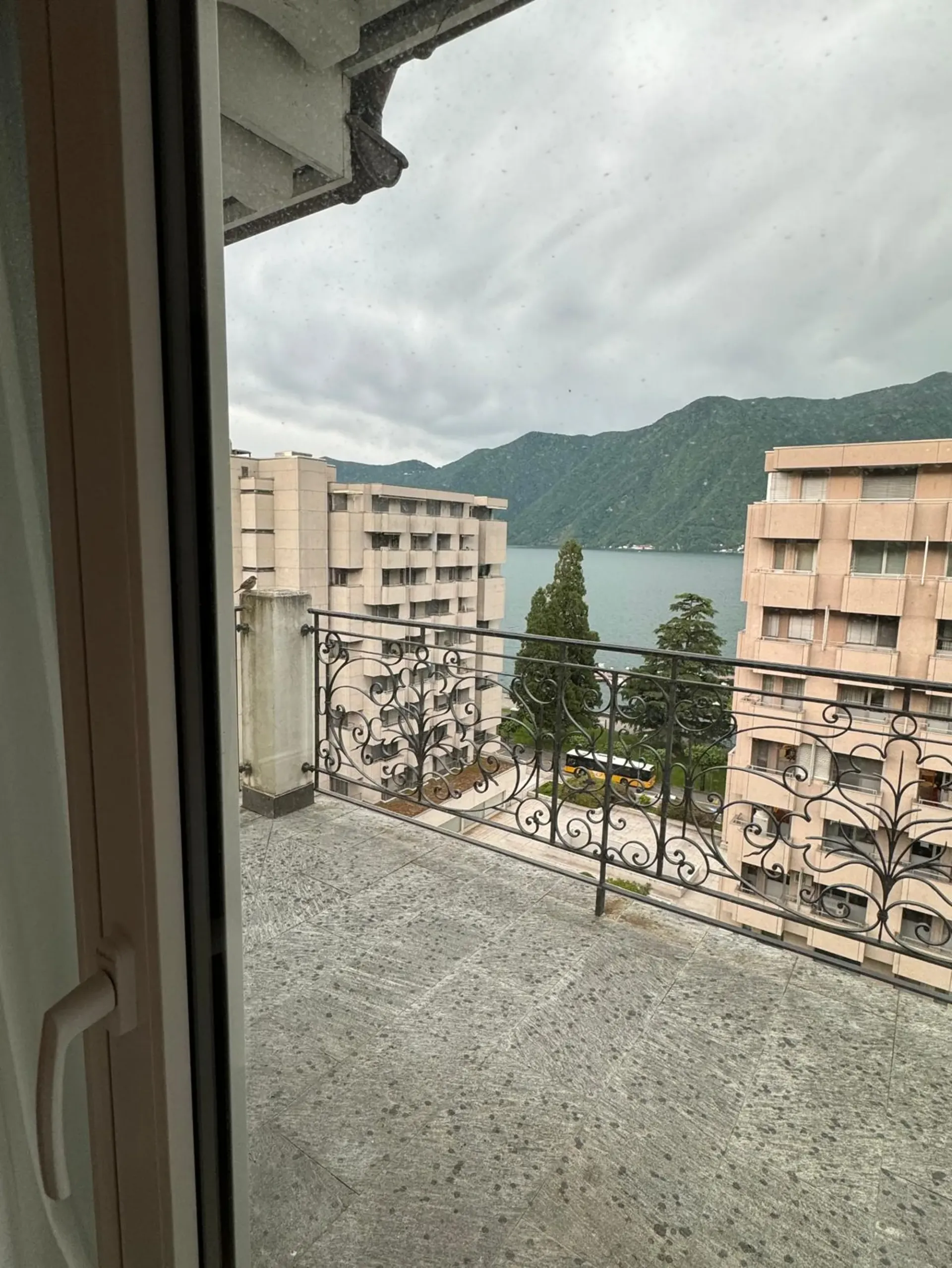 Luxuriöses Seeblick-Duplex im Herzen von Lugano – sofort verfügbar