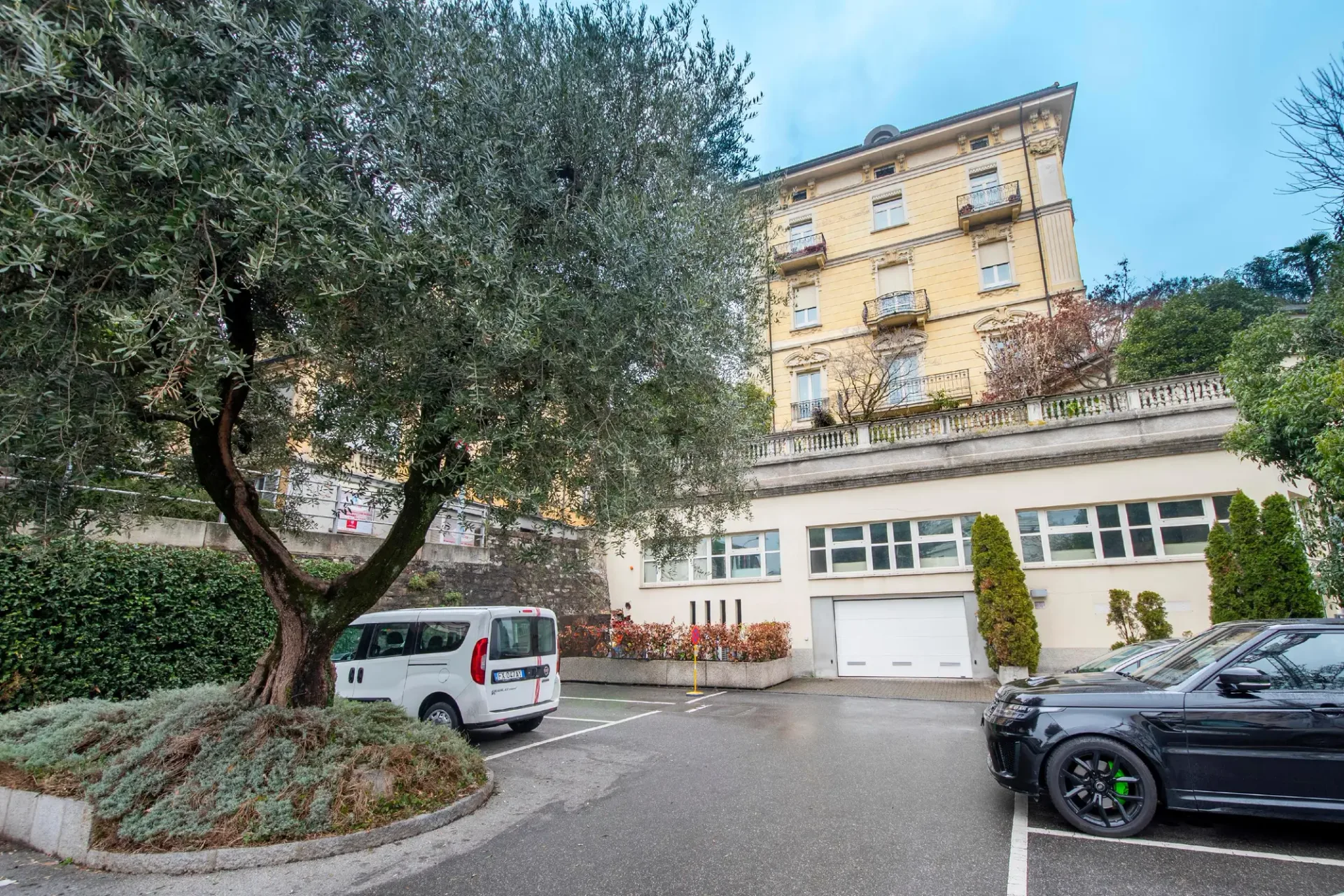 Ampio ufficio di prestigio con vista lago