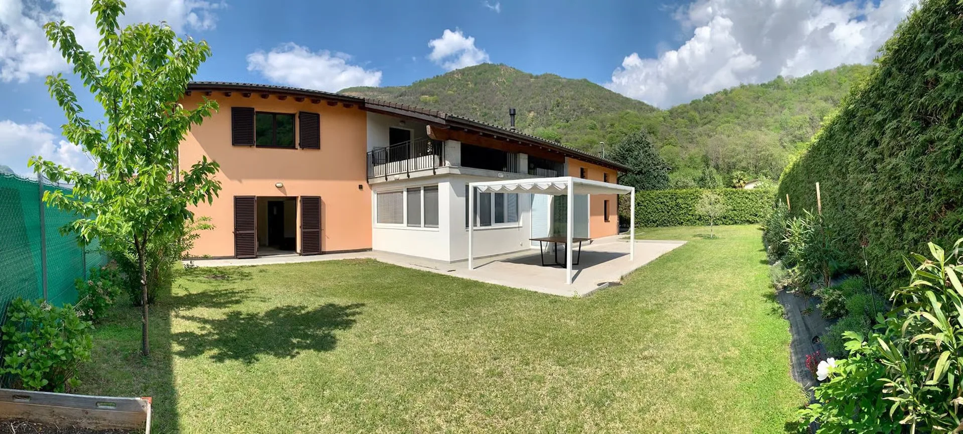 Affittasi esclusivo 3.5 locali in casa bifamiliare con giardino privato