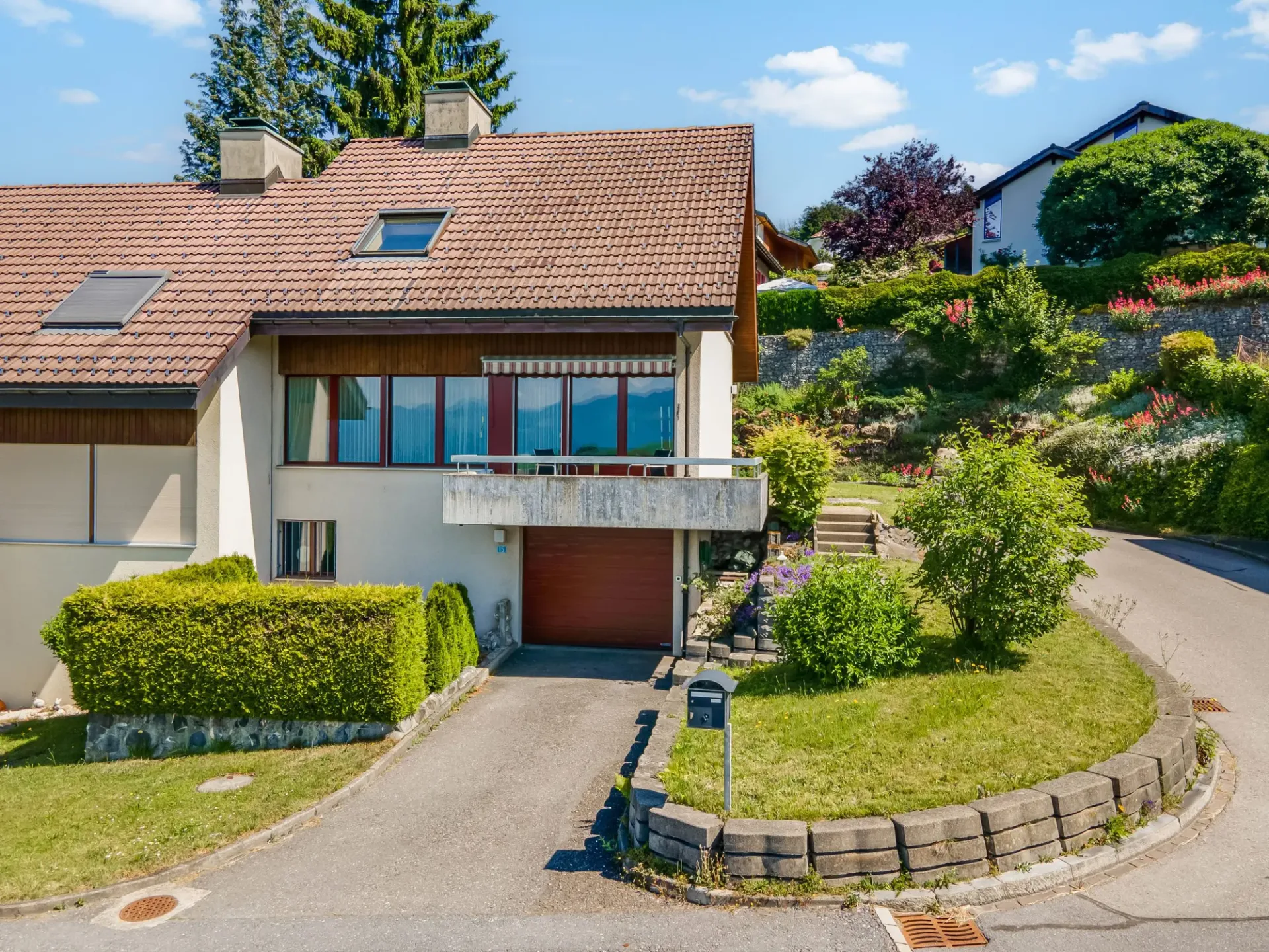 4.5-Zimmer-Haushälfte mit wunderschöner Berg- und Weitsicht im begehrten Uetliburg SG
