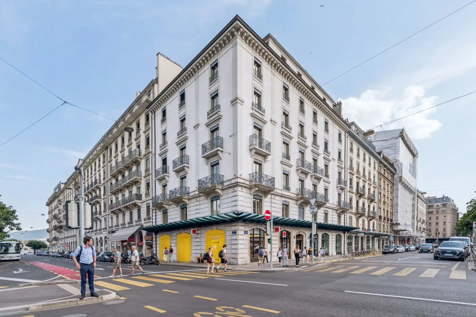 Prachtiges renoviertes Duplex mit 7 Zimmern und Balkon im Herzen von Genf