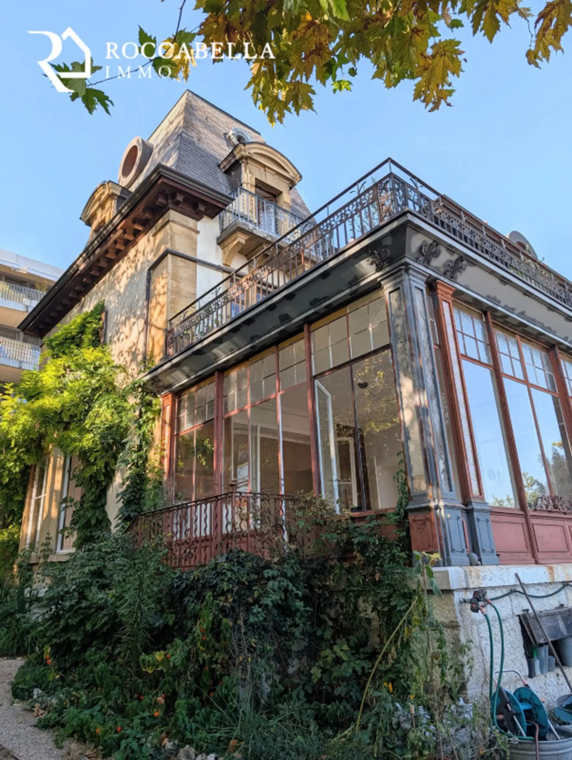 Magnifique duplex mansardé, charme et caractère au sein d'une demeure de maître