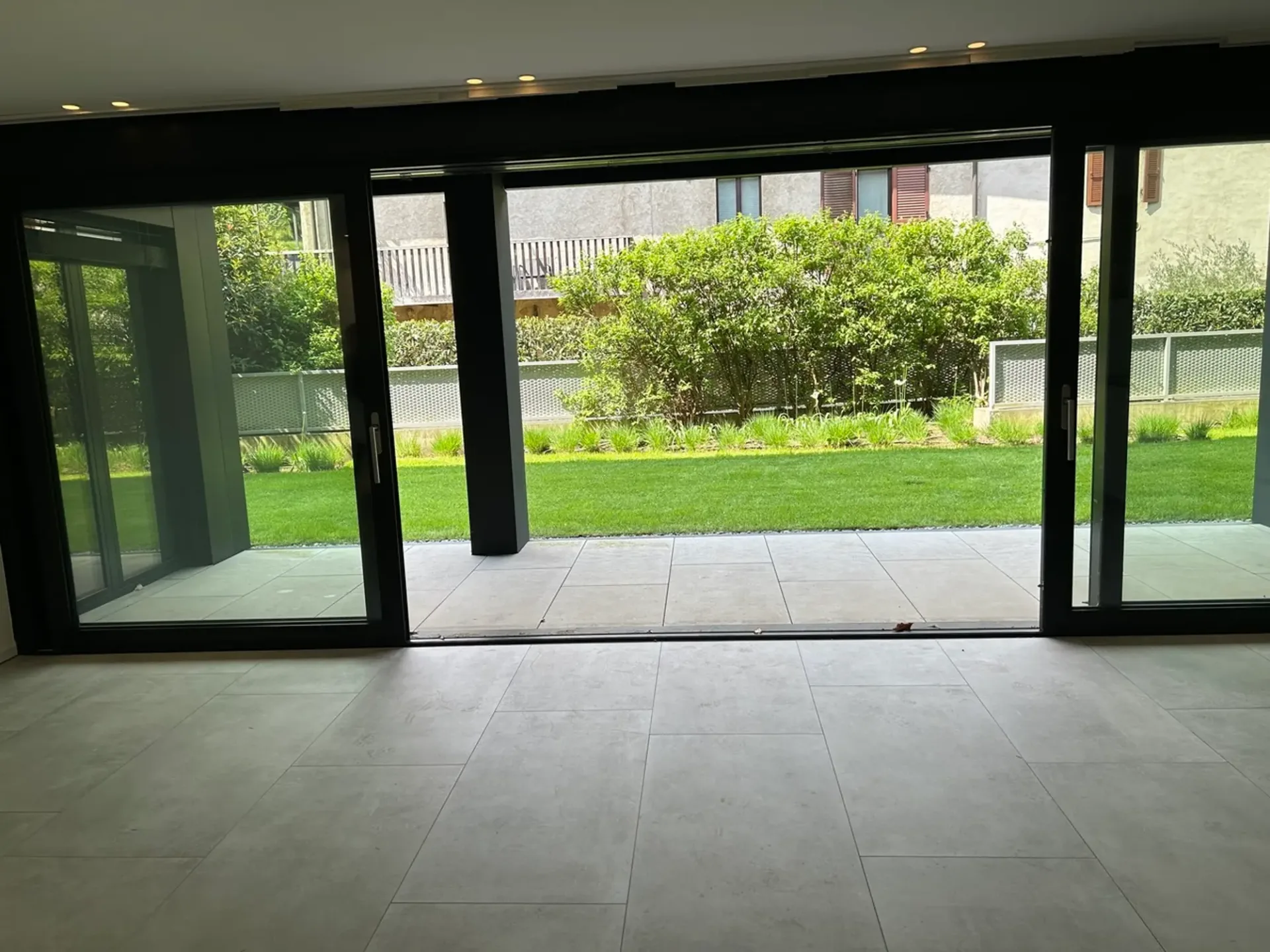MAGLIASO 3.5 Zimmer mit Garten und Schwimmbad in der Wohnanlage