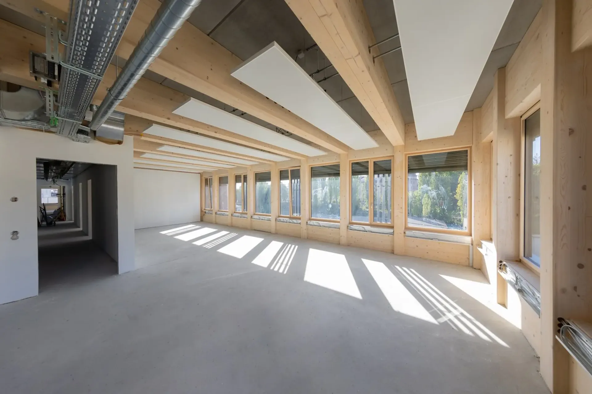 Moderne Büros von 30 bis 200 m² in einem Minergie-zertifizierten Gebäude, 2 Schritte vom Bahnhof Freiburg entfernt