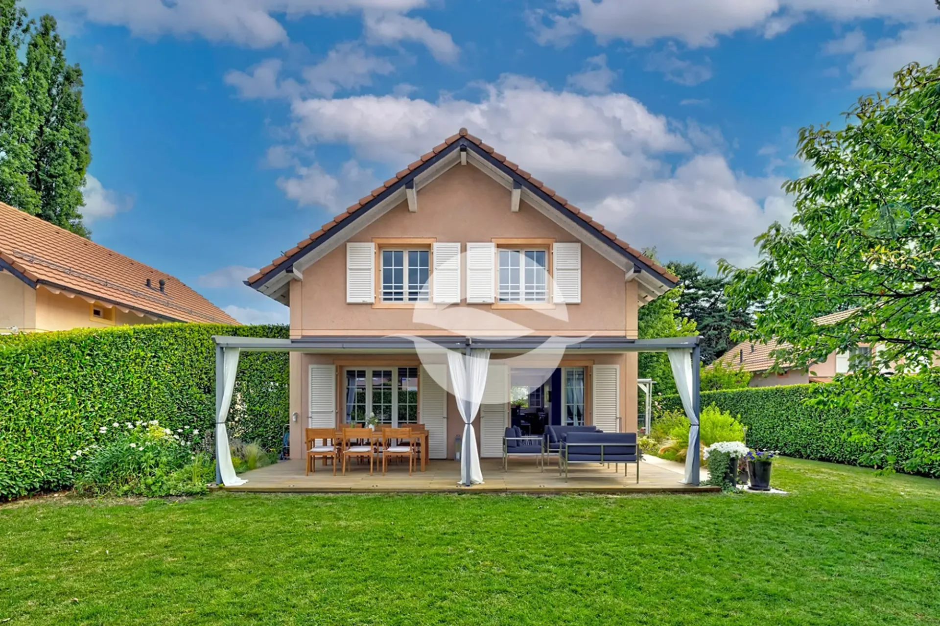 Schönes Haus mit 5.5 Zimmern im Herzen von Genthod