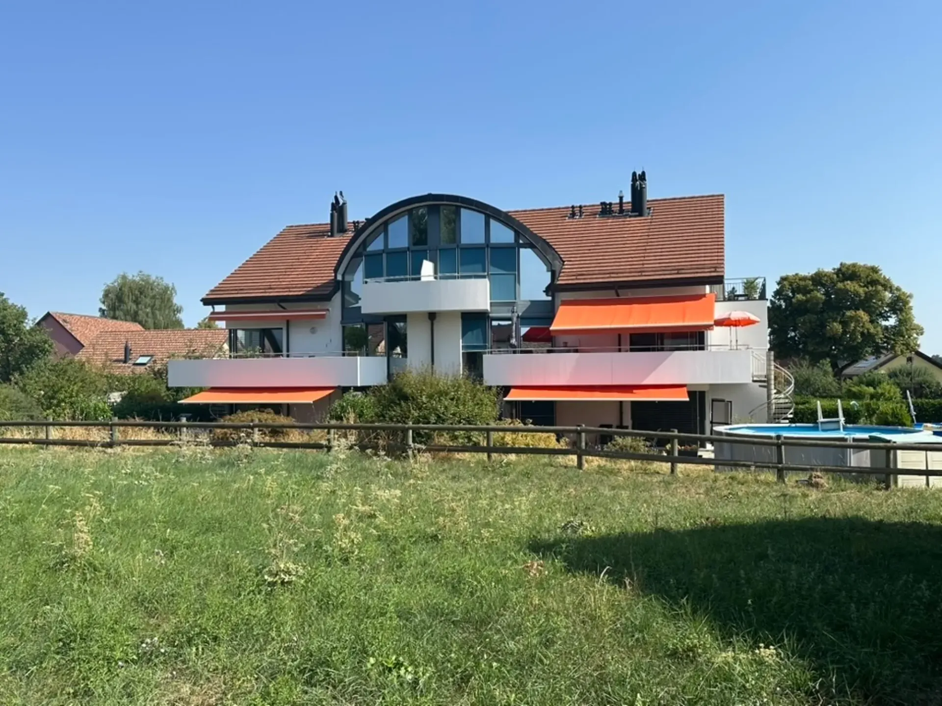 Wohnung 5.5 Zimmer in PPE, 1. Stock mit Balkon