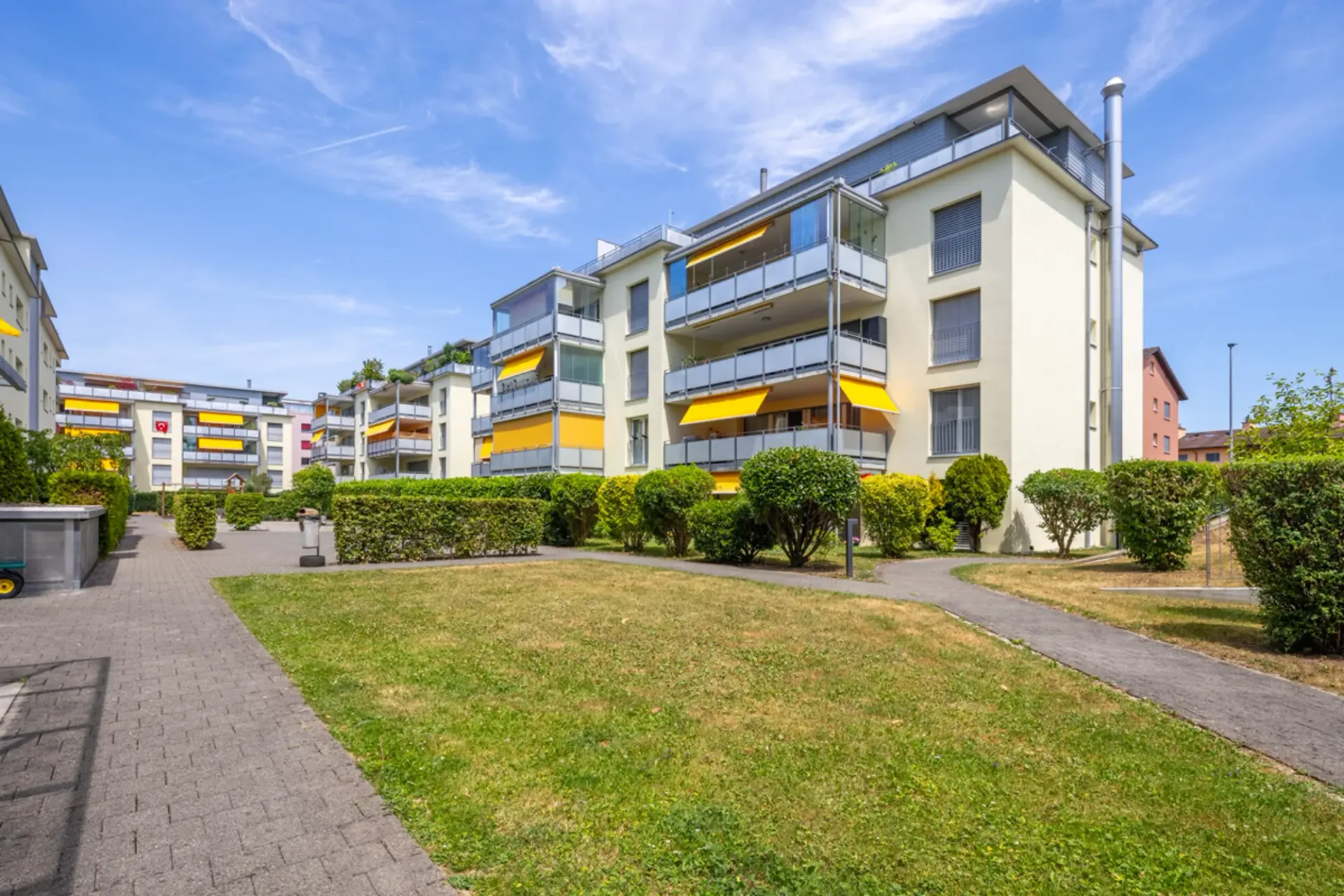 Bülach-West: Attraktive Eigentumswohnung mit zwei Balkonen