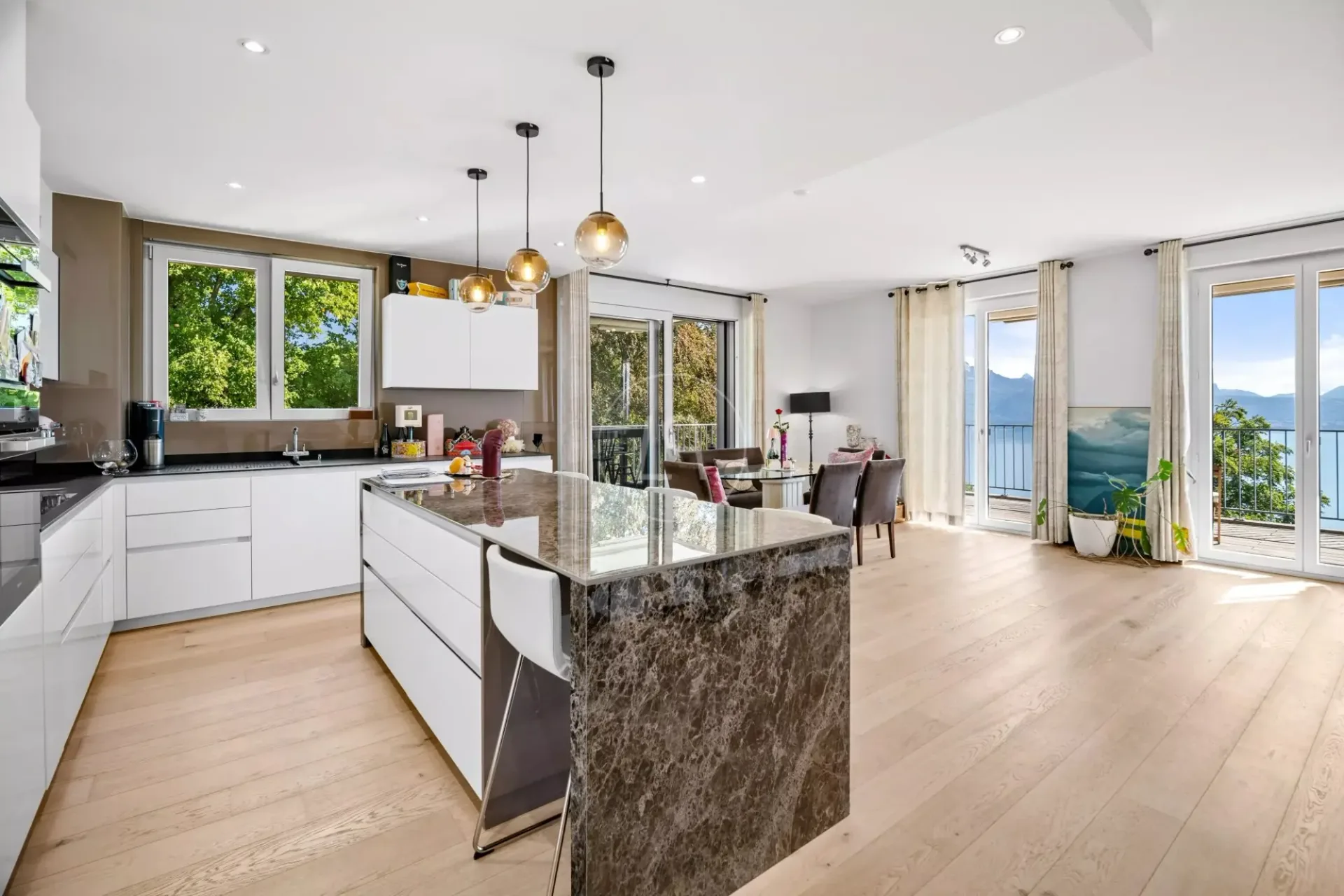 Elegantes 4.5-Zimmer-Apartment mit Panoramablick auf den Genfersee in Puidoux