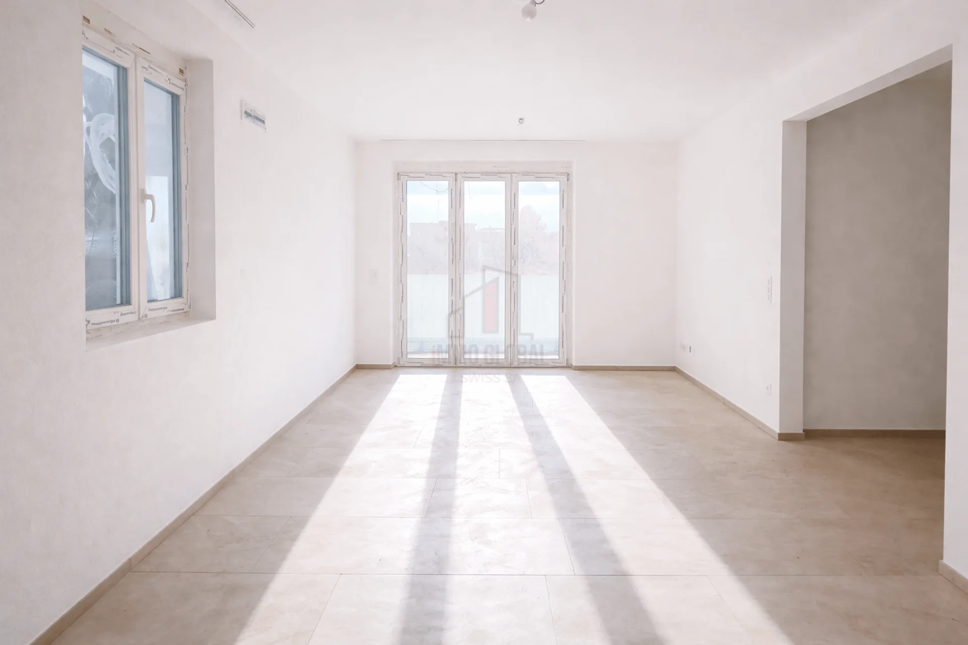 LIVE AND INVEST: BIFAMILIAL HOUSE WITH TWO INDEPENDENT UNITS
