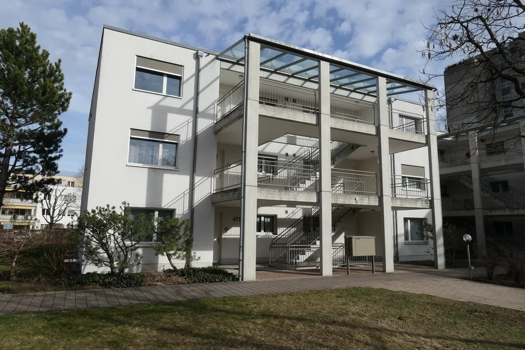 Motorcycle parking space for rent in Thun