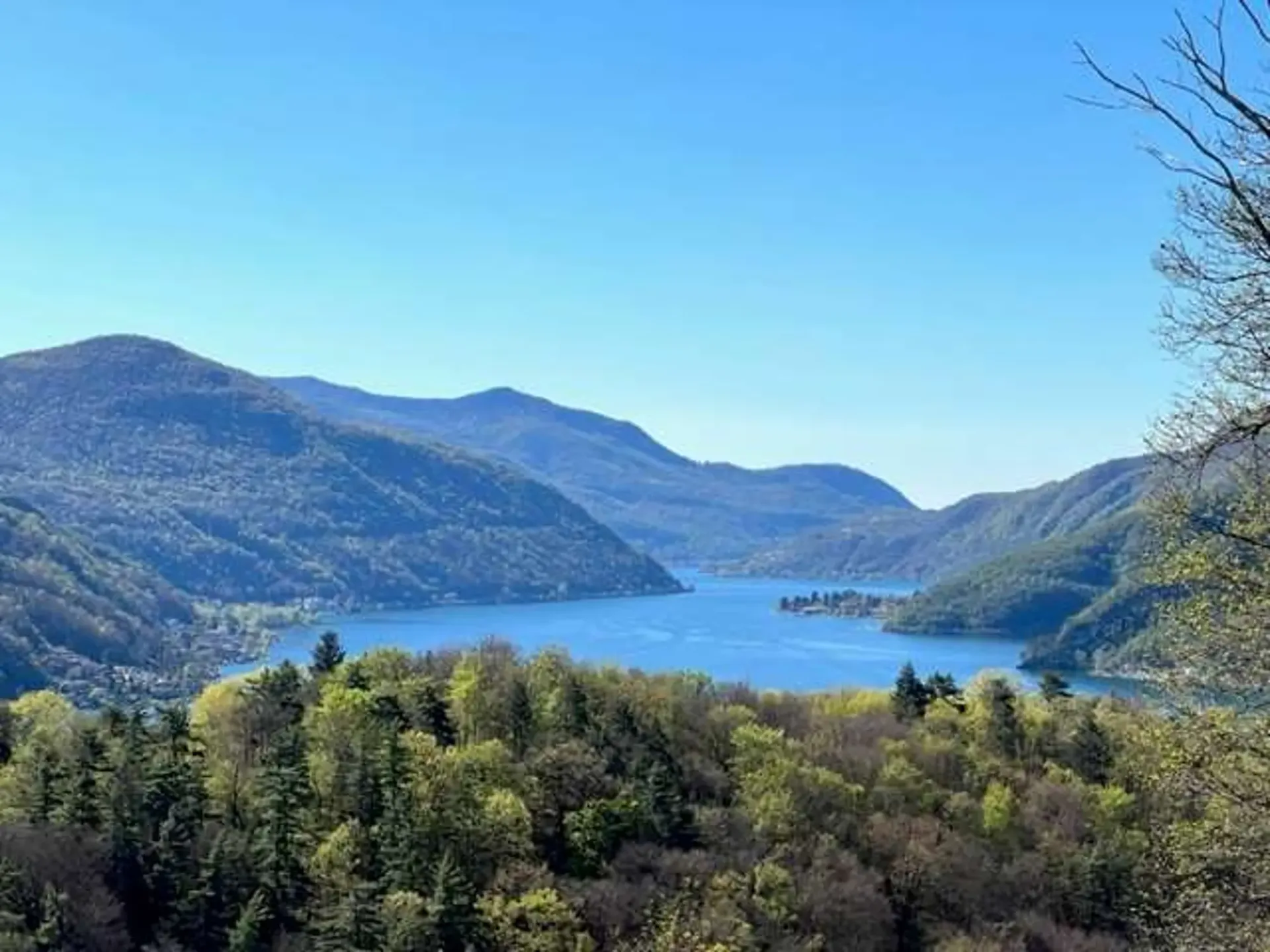 Elegantes Apartment mit Seeblick