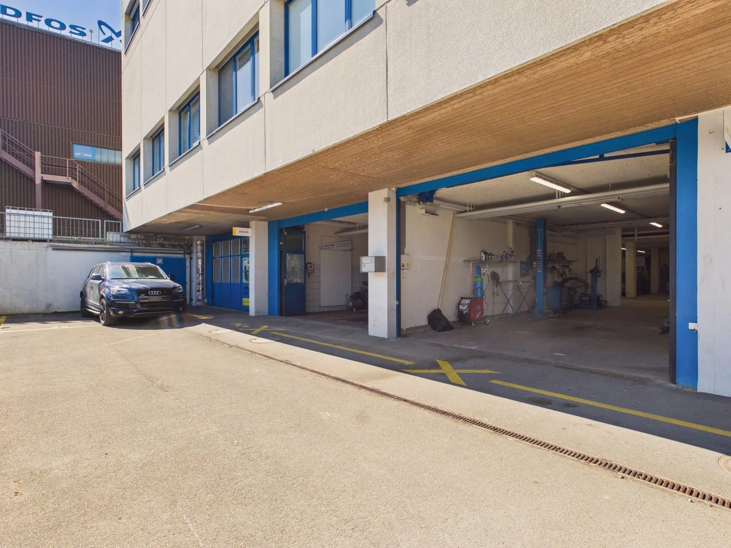 Your dream garage in Fällanden is waiting for you!