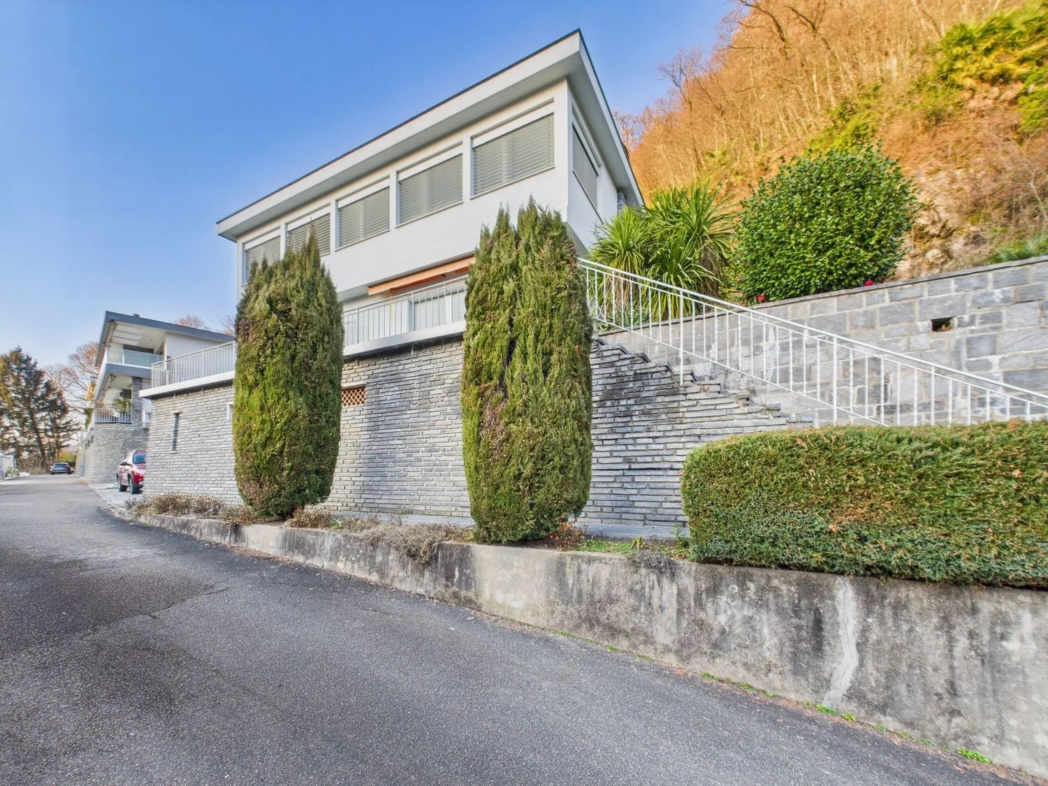 Villa spacieuse 5.5 pièces avec grand jardin et vue dégagée à Caslano